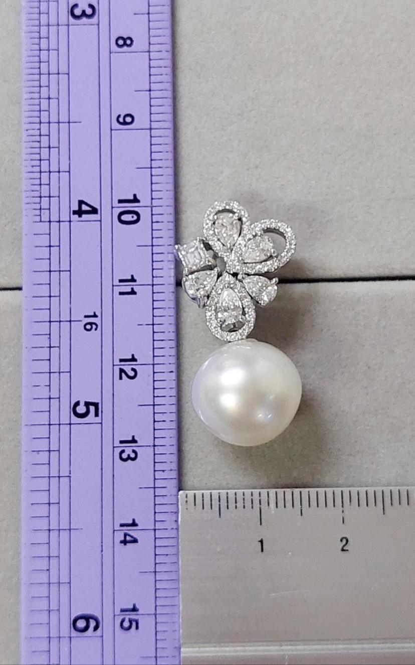 Round Cut GIT Certified South Sea Pearls Diamonds 18k Gold Earrings For Sale