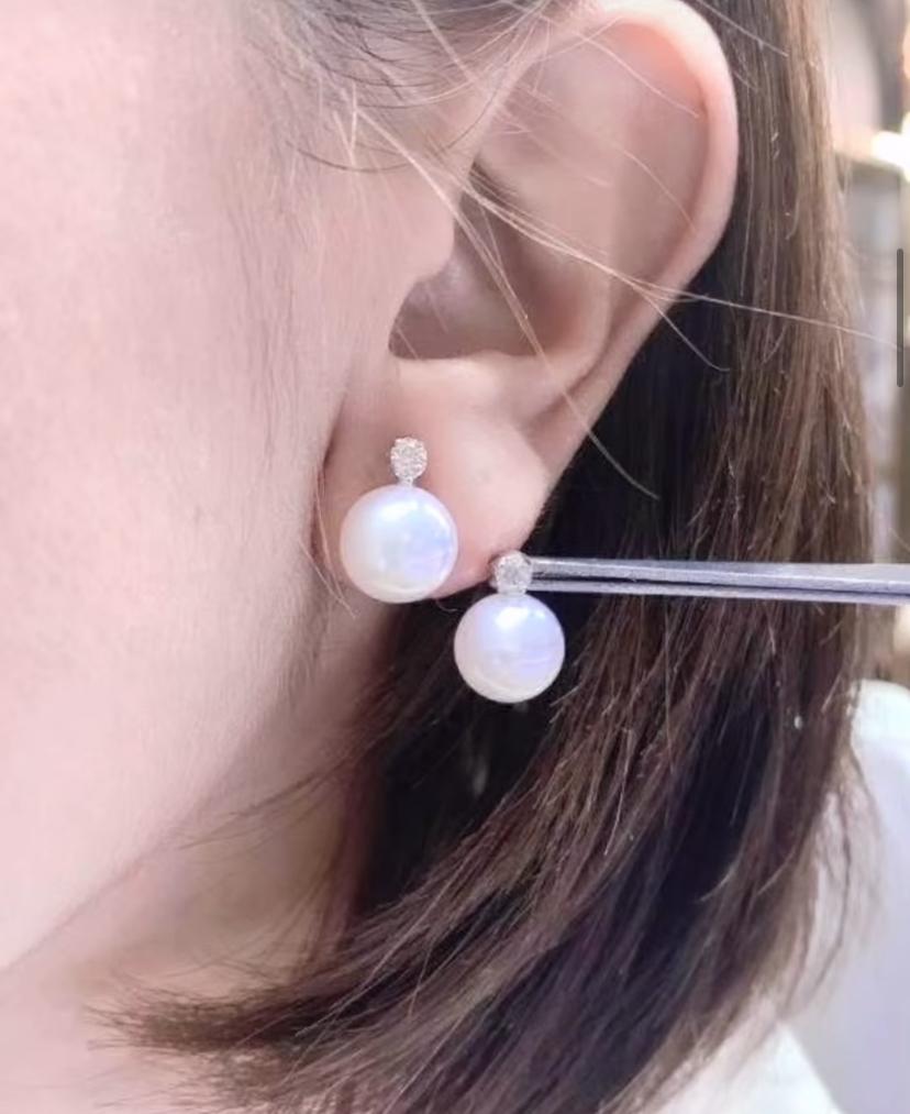 Taglio rotondo GIT Certified South Sea Pearls Diamonds 18K Gold Earrings in vendita