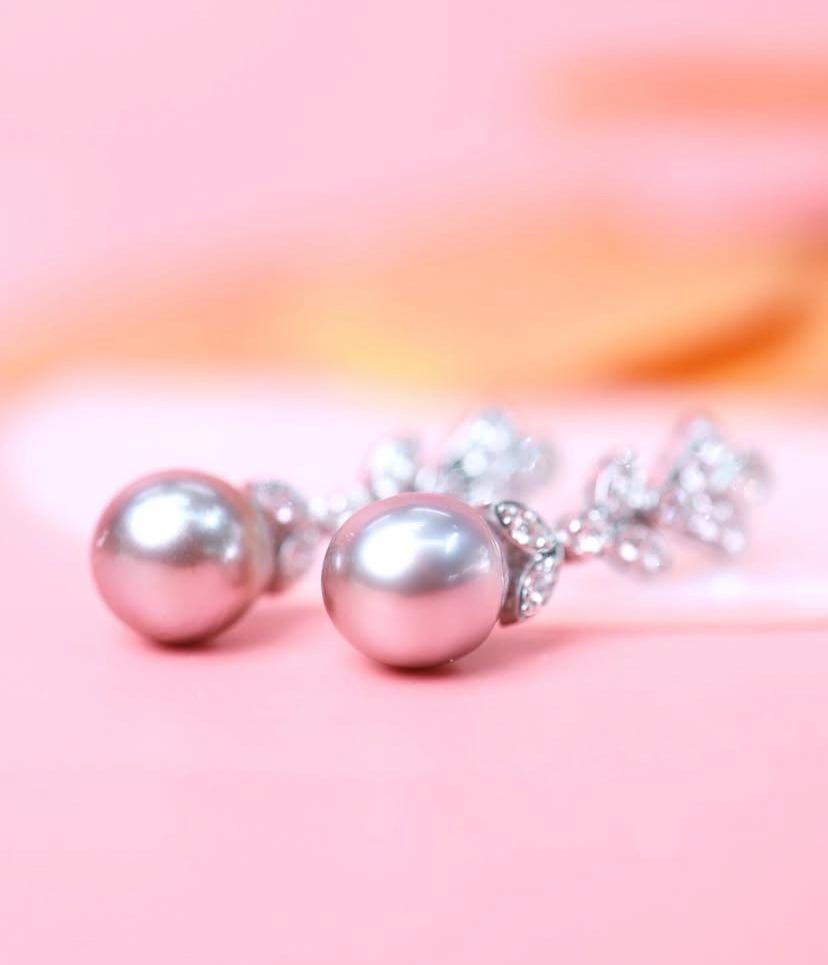 Taglio rotondo GIT Certified South Sea Pearls Diamonds 18K Gold Earrings in vendita