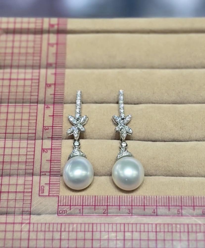 Round Cut GIT Certified South Sea Pearls Diamonds 18K Gold Earrings For Sale