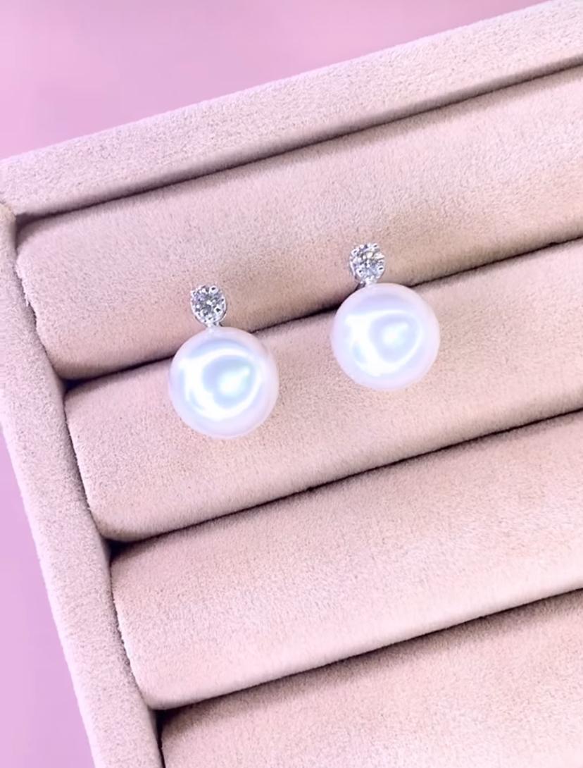Donna GIT Certified South Sea Pearls Diamonds 18K Gold Earrings in vendita