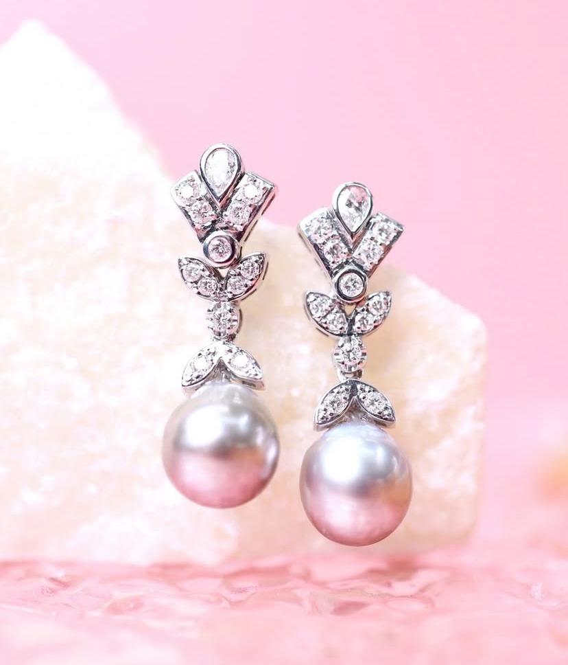 Donna GIT Certified South Sea Pearls Diamonds 18K Gold Earrings in vendita