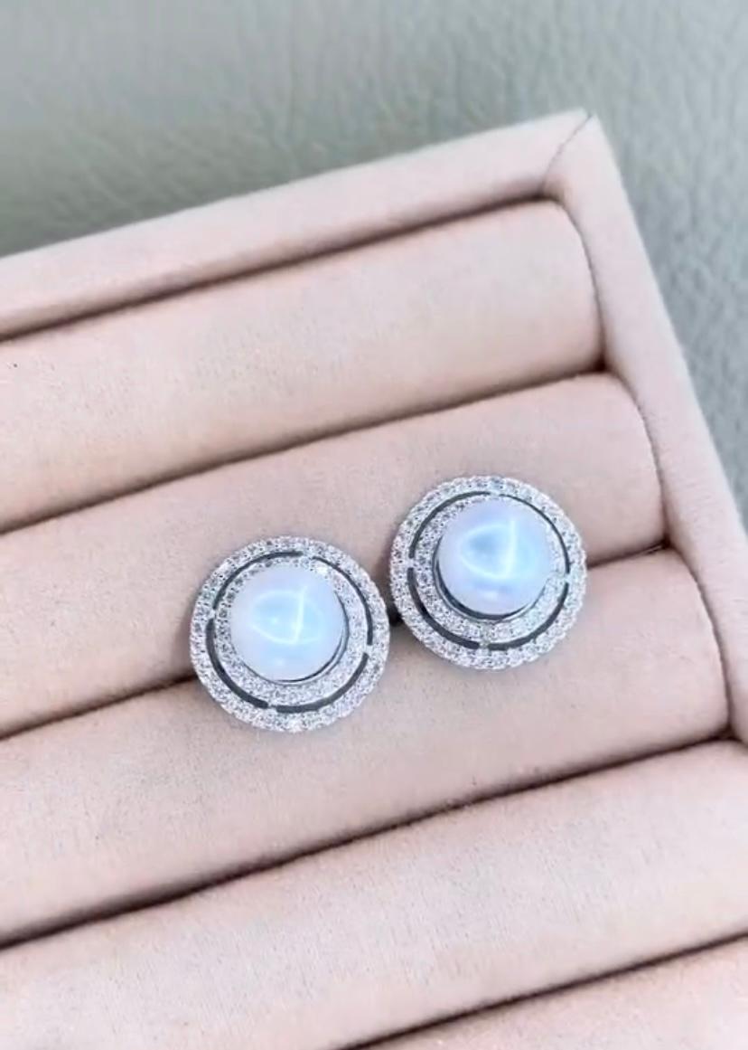 Orecchini in oro 18 carati con perle dei mari del sud certificate GIT e diamanti in vendita 3