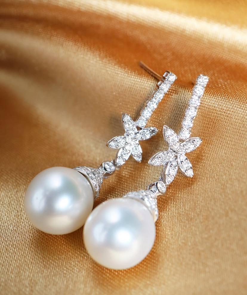 GIT Certified South Sea Pearls Diamonds 18K Gold Earrings For Sale 5
