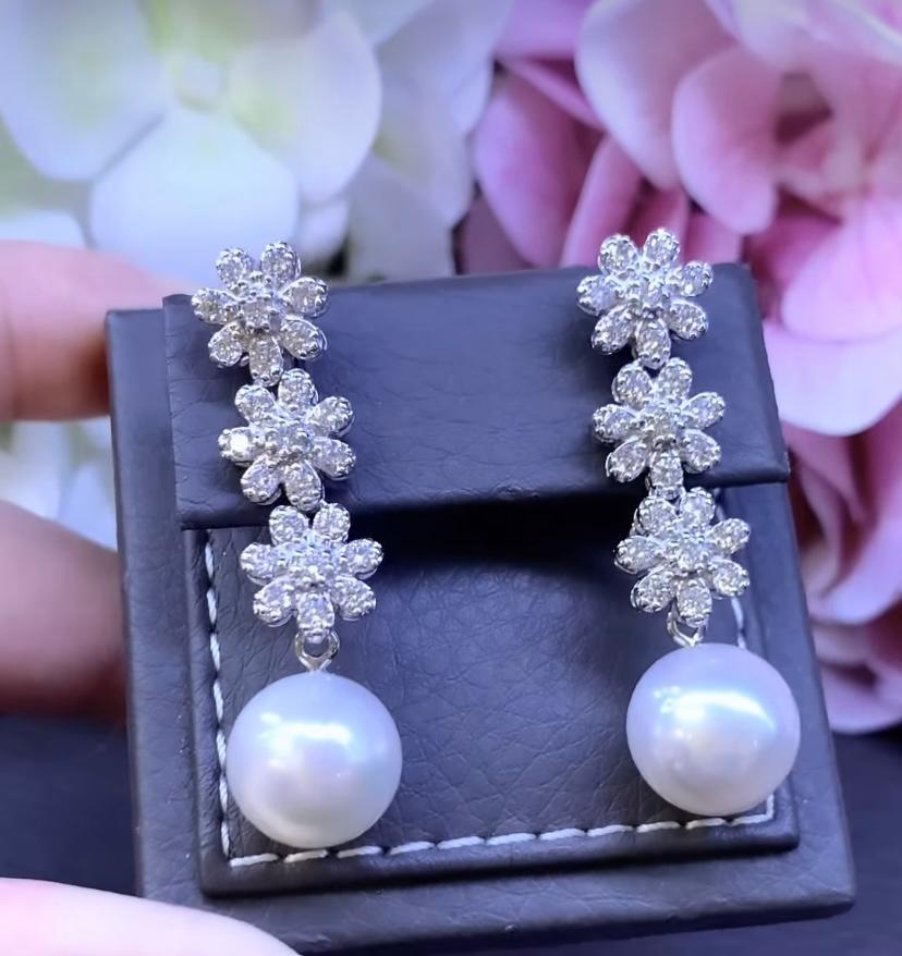 GIT Certified South Sea Pearls  Diamonds 18K Gold Flowers Earrings For Sale 1