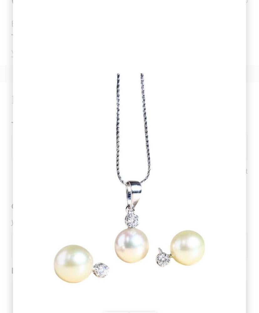 An exquisite South Sea Pearls and Diamonds set, complete with earrings and pendant , in modern and essential design.
Elevate your timeless of beauty and add a touch of charm and class on your look.
Stunning parure complete with lustrous South Sea