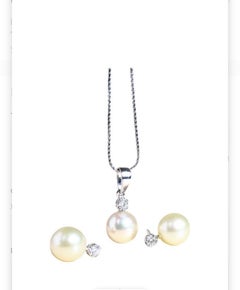 GIT Certified South Sea Pearls Diamonds 18K Gold Parure