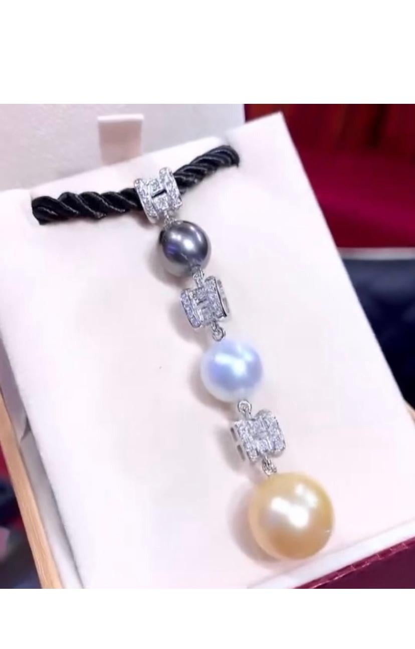 Taglio rotondo Ciondolo in oro 18k con diamanti e perle dei mari del sud certificate GIT in vendita