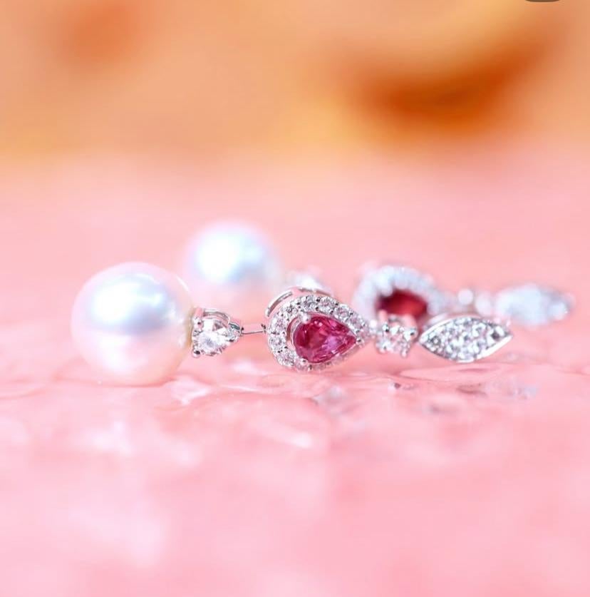 GIT Certified South Sea Pearls Rubies Diamonds 18K Gold Earrings Pour femmes en vente