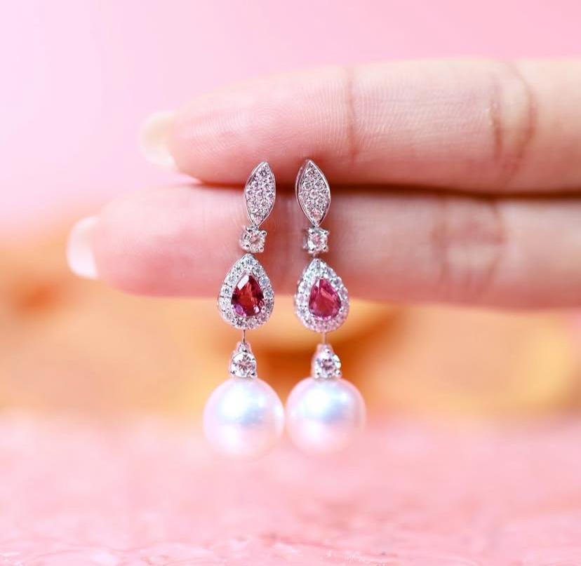GIT Certified South Sea Pearls Rubies Diamonds 18K Gold Earrings en vente 1
