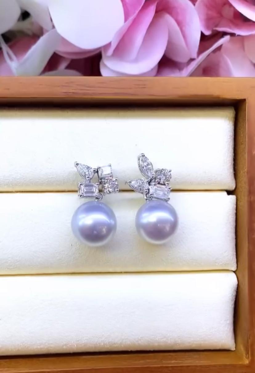 Un esclusivo orecchino con perle e diamanti dei mari del sud.
Qualità impareggiabile. Le perle bianche dei mari del sud sono molto apprezzate per la loro squisita bellezza ed eleganza.
Il loro aspetto lucido e cremoso aggiunge un tocco di