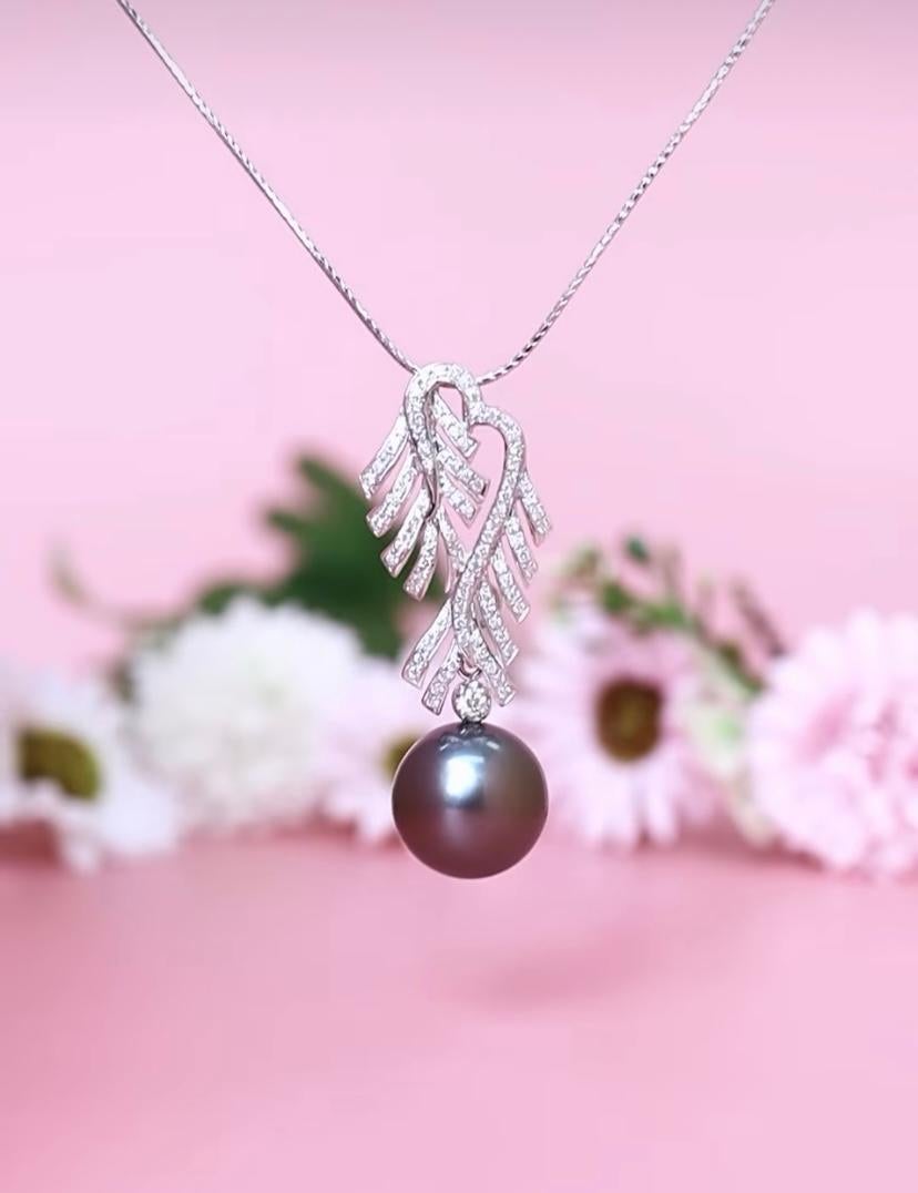 Donna GIT Certified Tahitian Pearl Diamonds  18K Gold Pendant in vendita