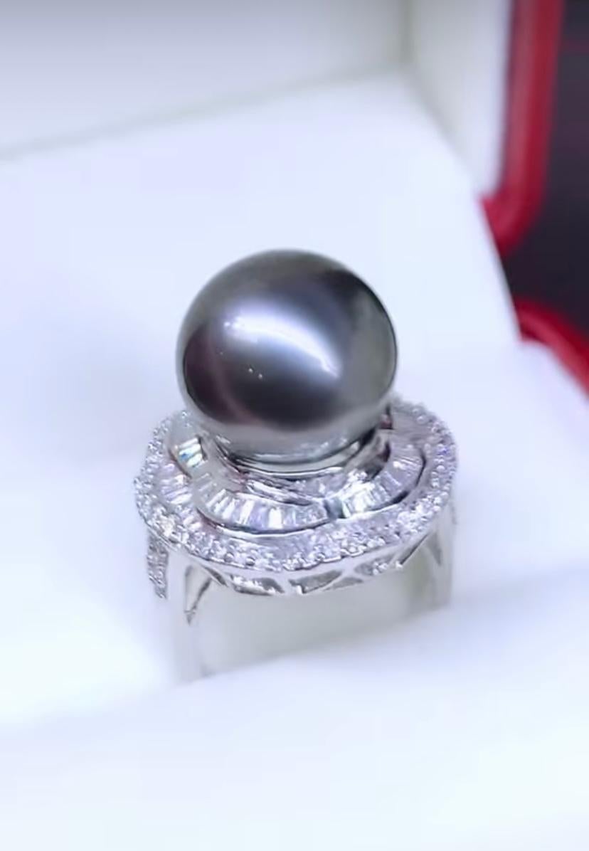 An exclusive Tahitian Pearl and Diamonds ring.
Impressive and elegant intricate design.
Elevate your look and adds a touch of glamour on your outfit. Crafted with meticulously attention on detail.
Magnificent ring come in 18k gold with a lustrous