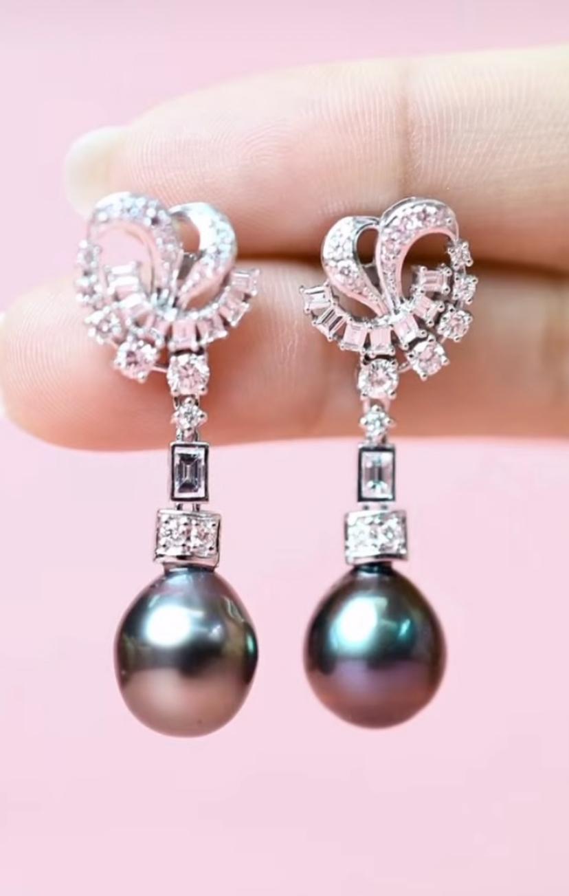 An exquisite Tahitian Pearls and Diamonds earrings, in 
an adorable design, so elegant and refined style.
Elevate your timeless of beauty and add a touch of class and sophistication on your look.
Stunning earrings come in 18k gold with 2 pieces of