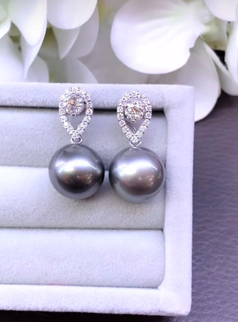 Orecchini in oro 18K con perle di Tahiti e diamanti certificati GIT in vendita 1