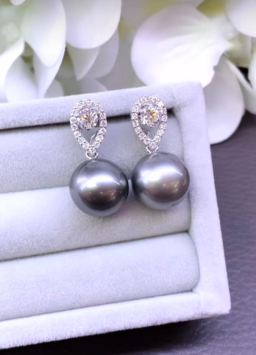 Orecchini in oro 18K con perle di Tahiti e diamanti certificati GIT in vendita 2