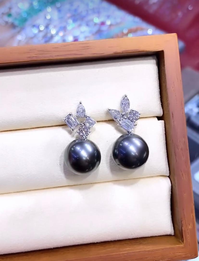 Mixed Cut GIT Certified Tahitian Pearls  Diamonds 18kGold Earrings For Sale
