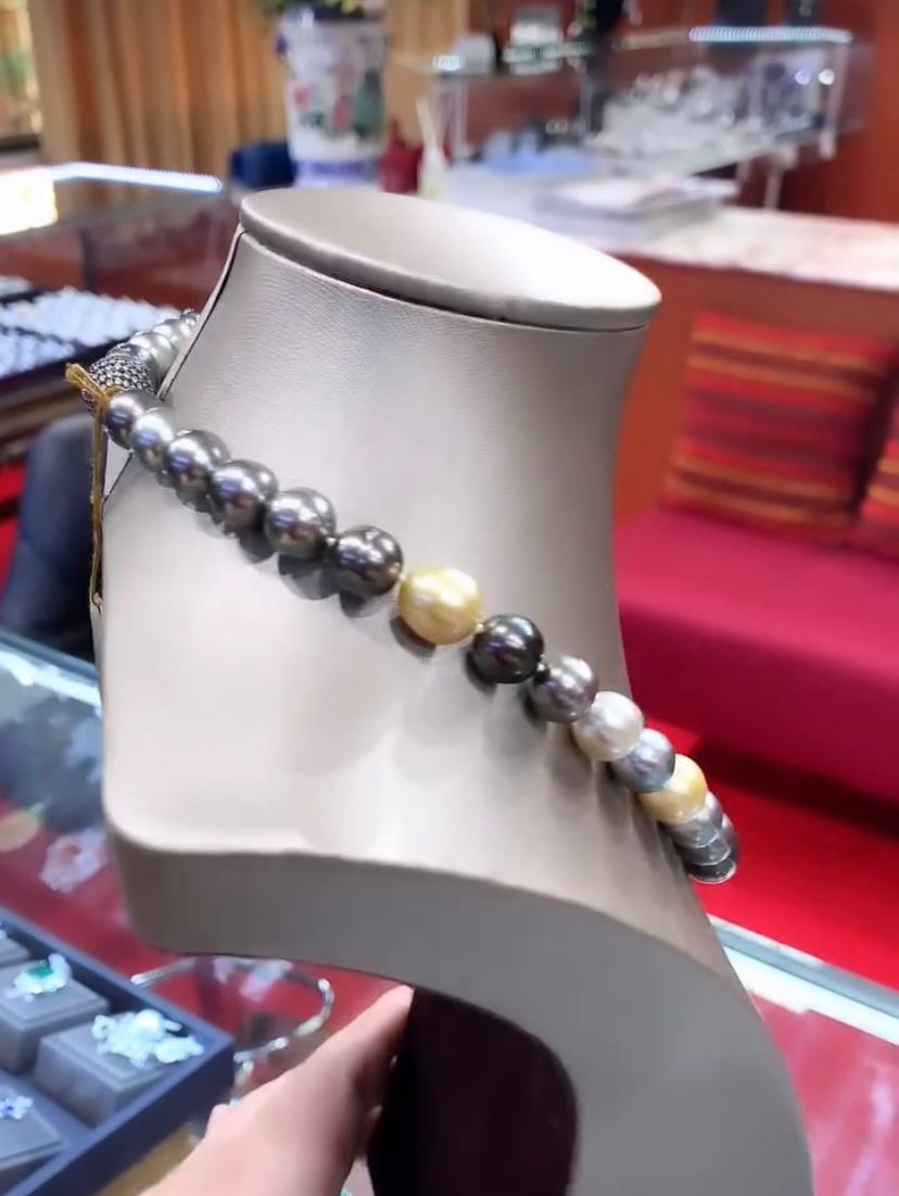 Taglio rotondo Perle di Tahiti certificate GIT Perle d'oro dei mari del sud  Collana in vendita