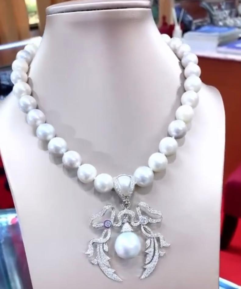 Round Cut GIT Certified Untreated SOUTH SEA Pearls 4.30 Ct Diamonds 18K Gold Necklace For Sale