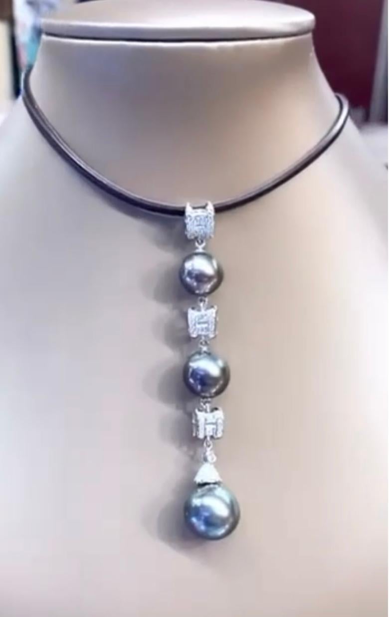 Women's GIT Certified Untreated Tahitian Pearls  Diamonds 18k Gold Pendant  For Sale