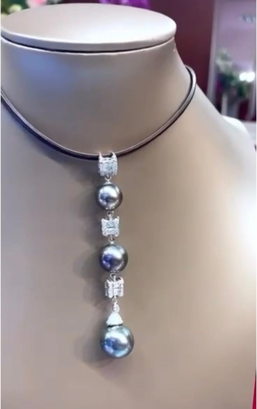 GIT Certified Untreated Tahitian Pearls  Diamonds 18k Gold Pendant  For Sale 1