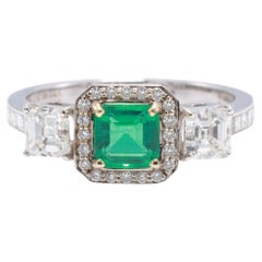Anillo de diamante verde octógono certificado por GIT y GFCO