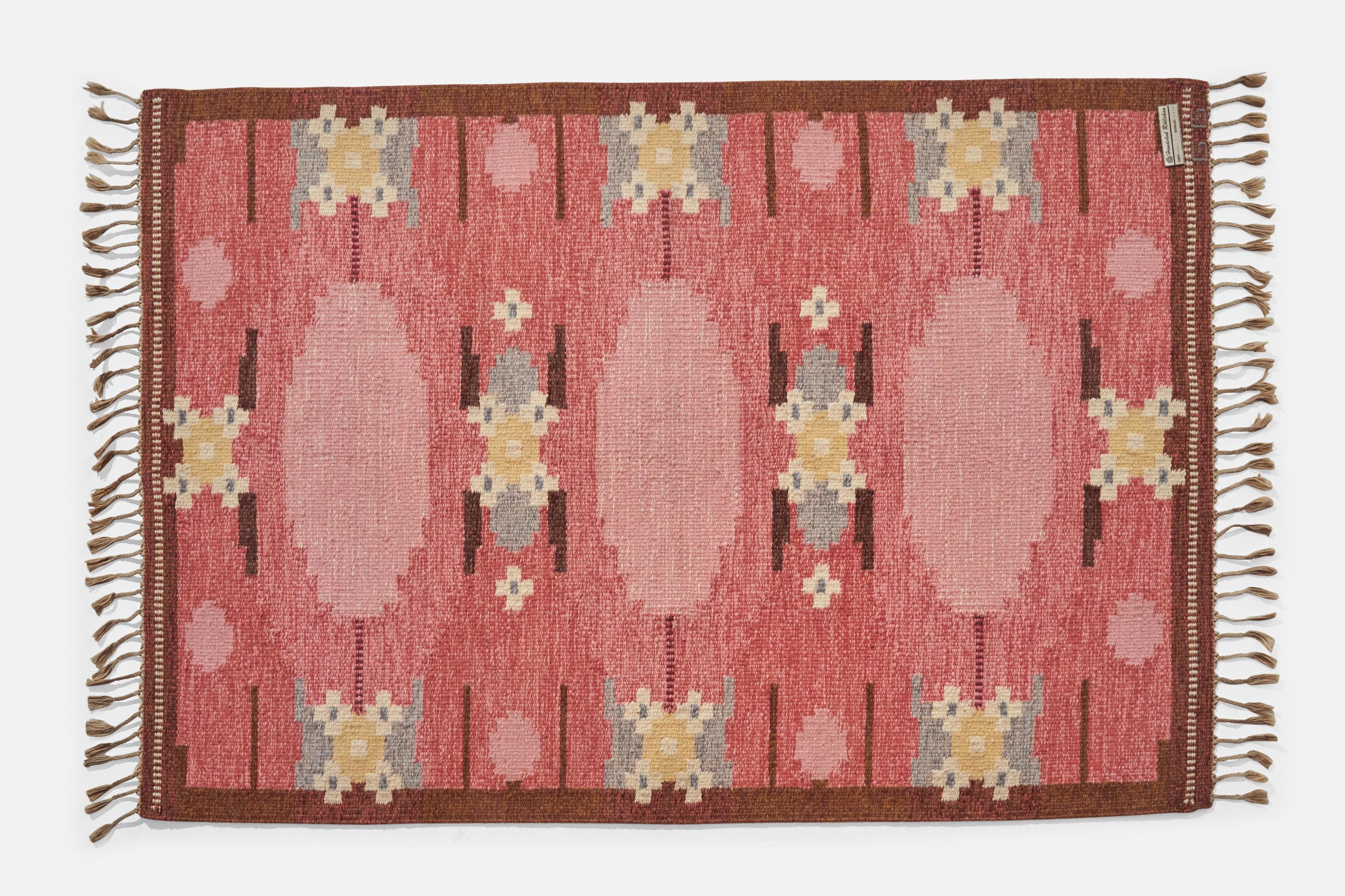 Tapis en laine à tissage plat rose, marron et jaune, conçu et produit par Gitt Grännsjö-Carlsson, Suède, c.C. 1950.