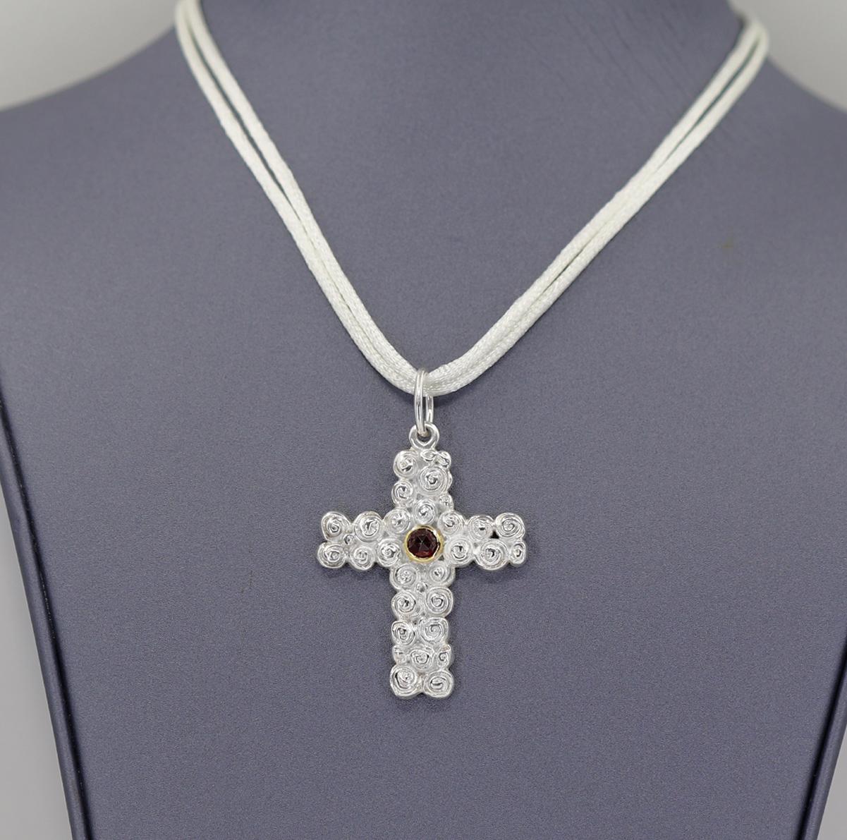 Contemporary Faceted Garnet Bright Sterling Silver Gold Rosette Cross Pendant Necklace For Sale
