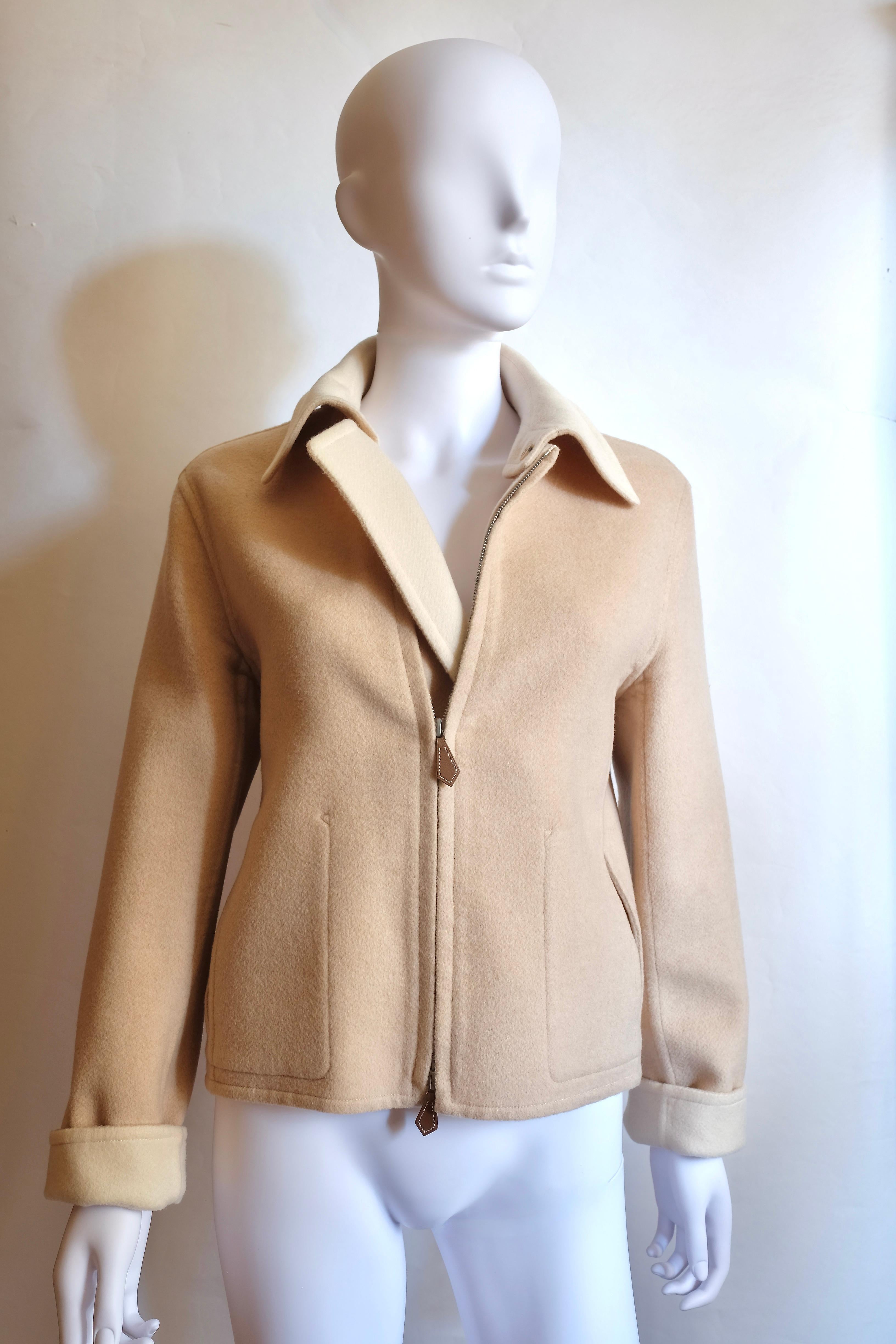 Hermès Vintage Selection by Corrado Luxury - Raro giacchino in morbidissima lana ( 50% cashmere - 50% poil de chameau ) chiusura a zip con finiture in pelle, collezione primi anni 2000 Maison Martin Margiela per Hermès il collo è removibile presenti