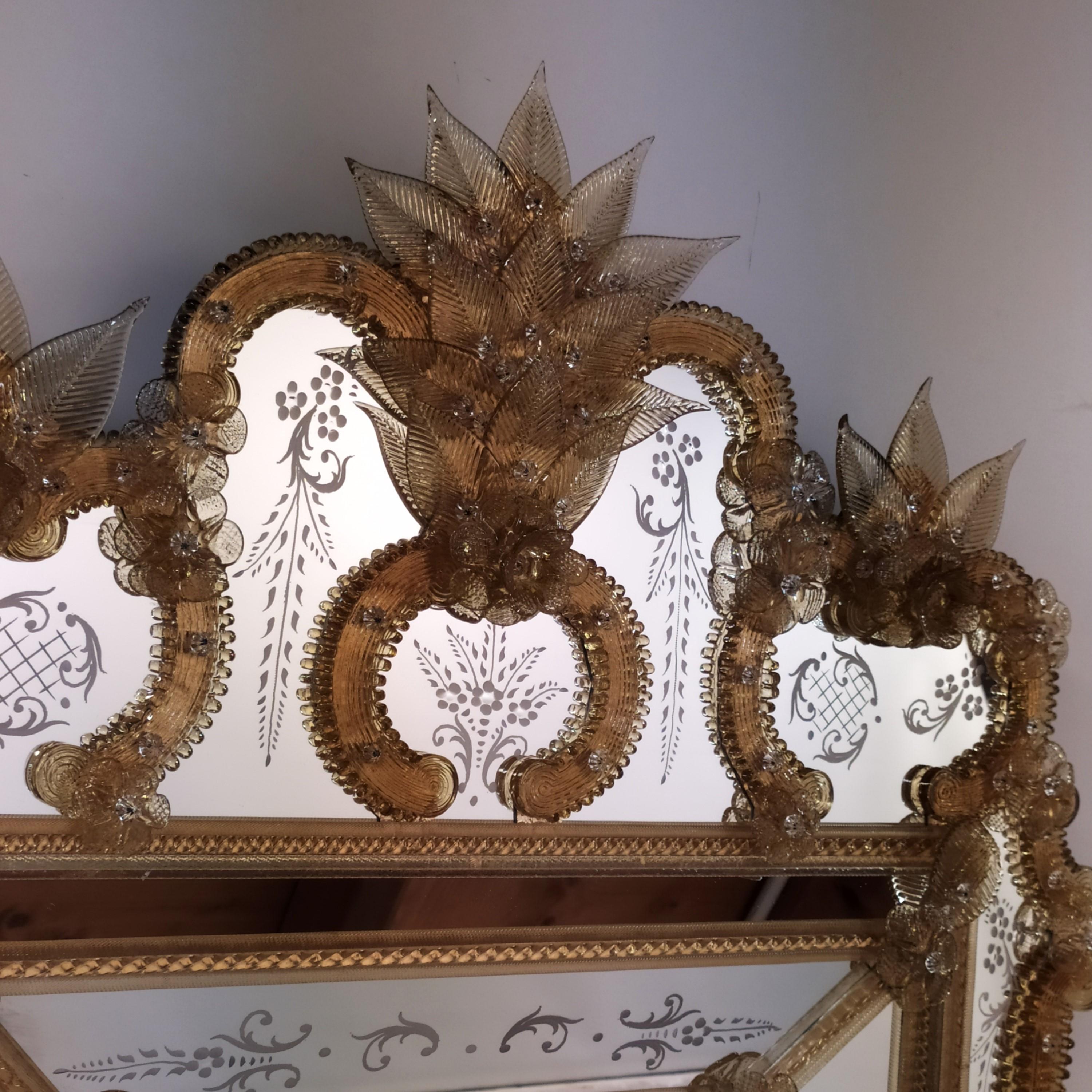 „Giudecca“ Muranoglas-Spiegel im venezianischen Stil von Fratelli Tosi (Sonstiges) im Angebot