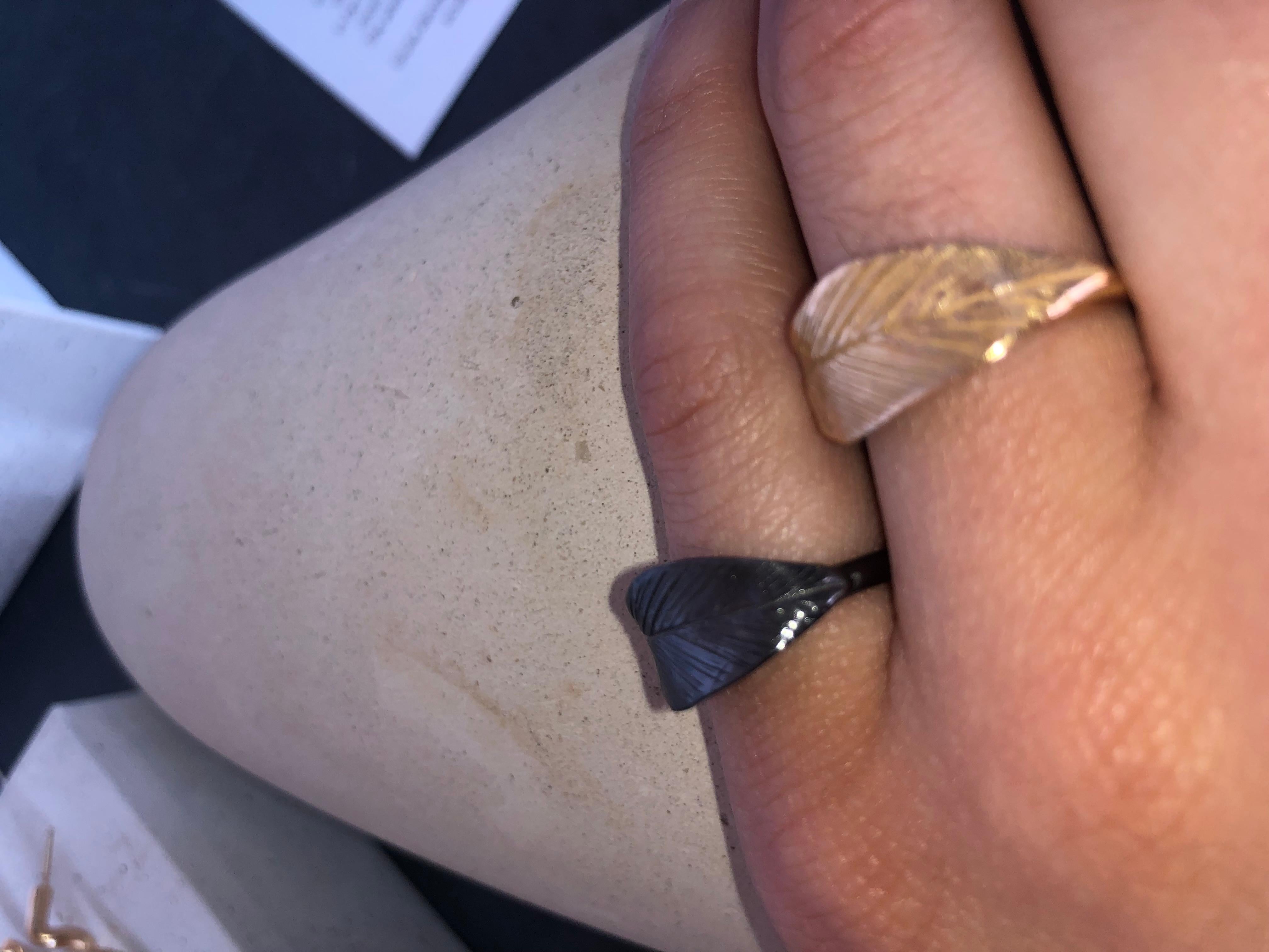 Women's Giulia Barela 18 karat gold 'Ramo Leaves' Ring For Sale