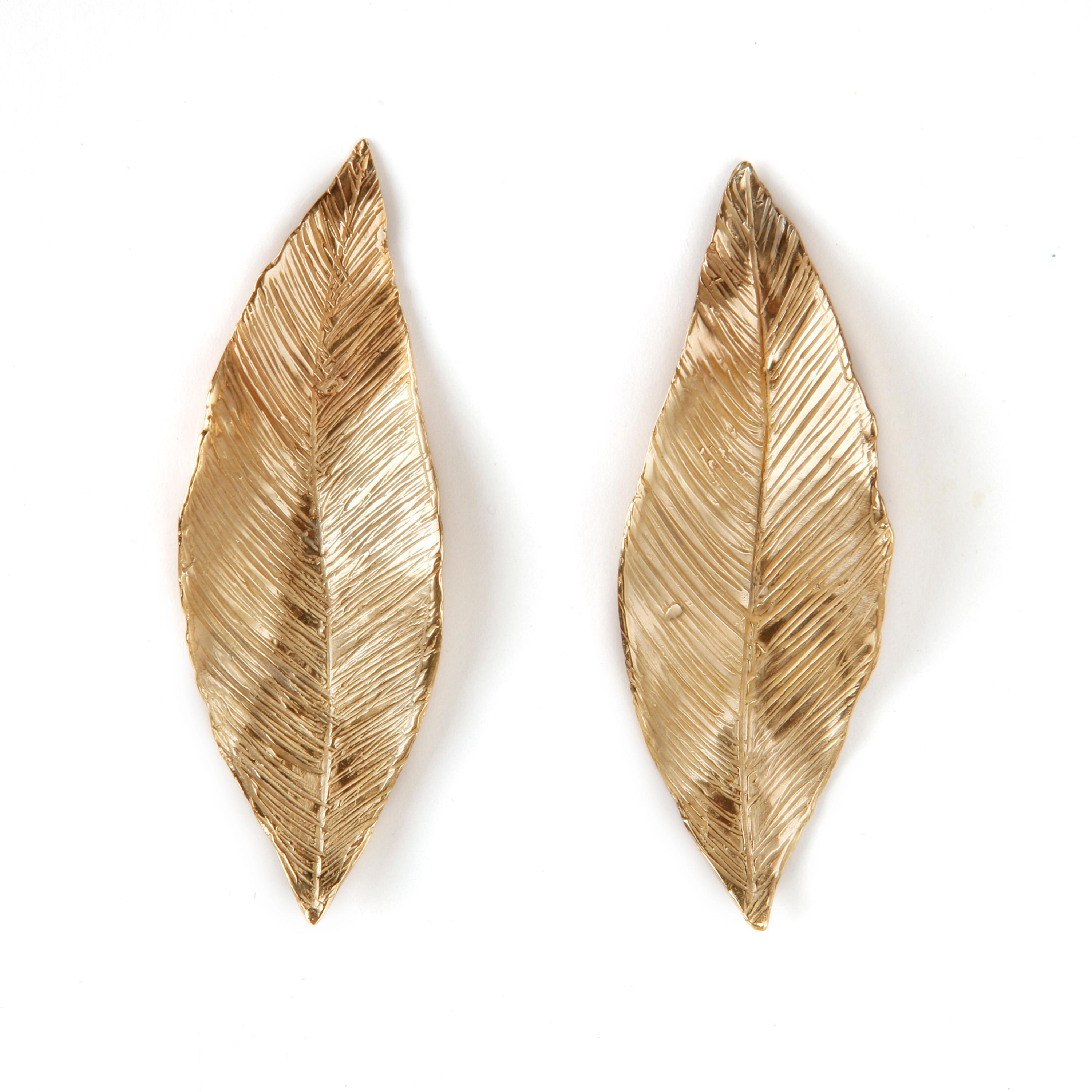 Giulia Barela Leaves Medium Earrings, 24k gold plated bronze In Excellent Condition For Sale In Rome, IT