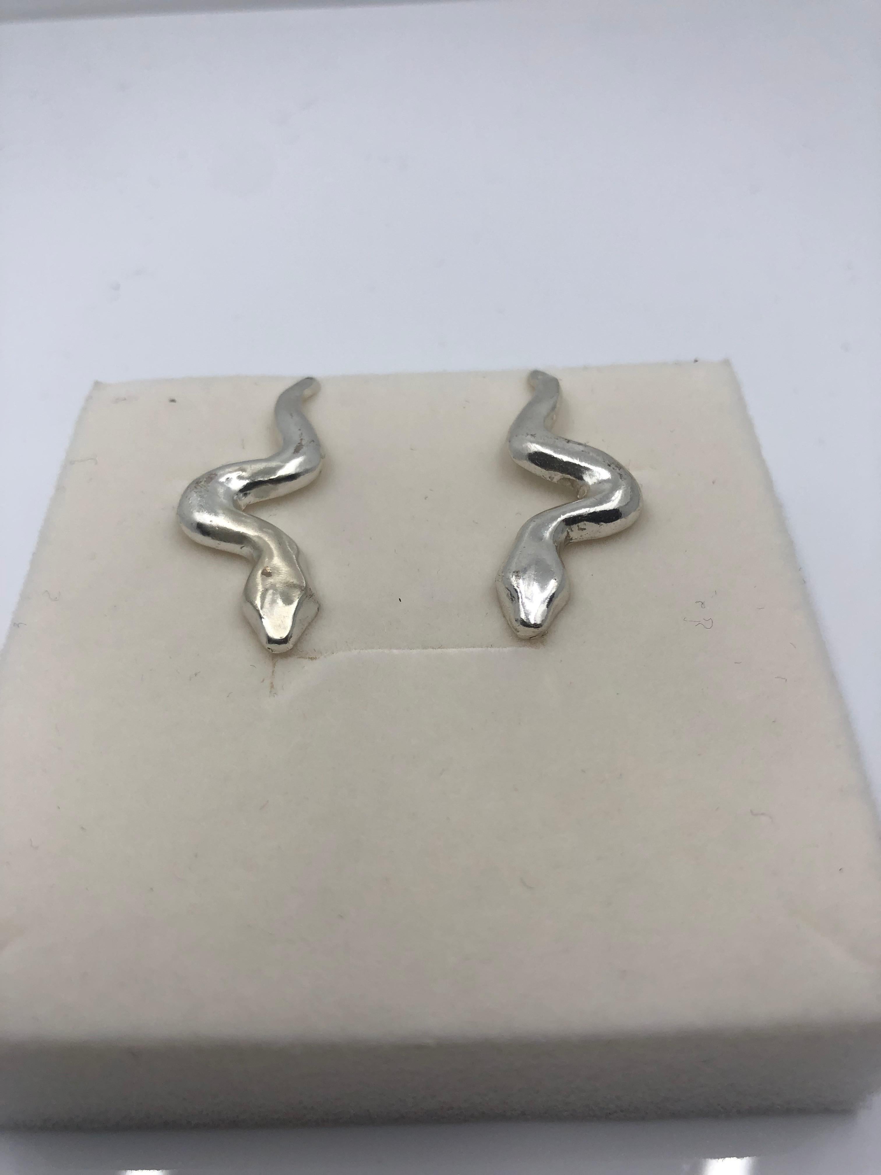 Contemporary Giulia Barela Ribbon earrings, 925 silver For Sale