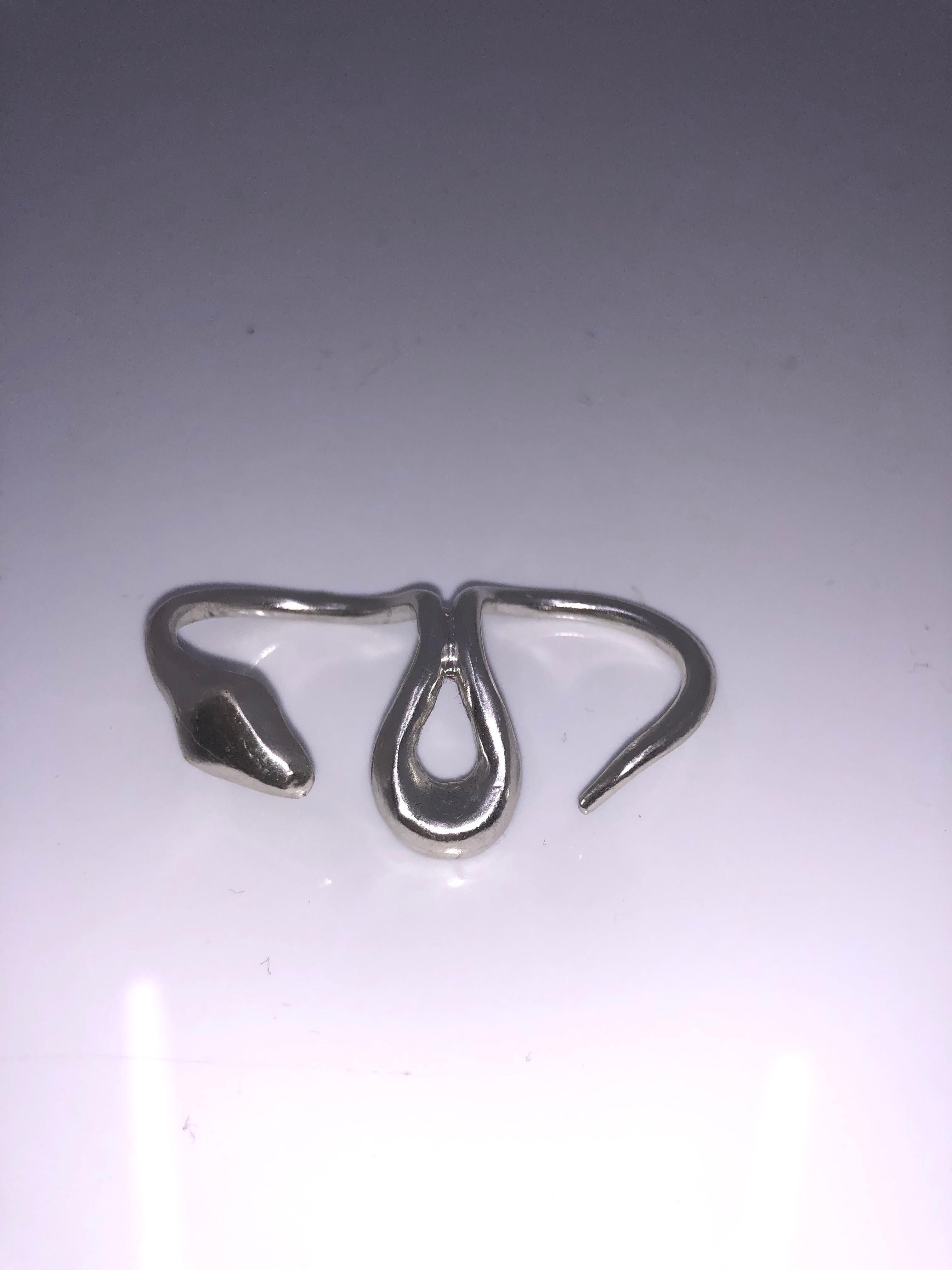 Giulia Barela Ribbon ring, 925 silver black rhodium In Excellent Condition For Sale In Rome, IT