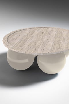 Tavolino circolare Giulia, piano in travertino, laccato avorio