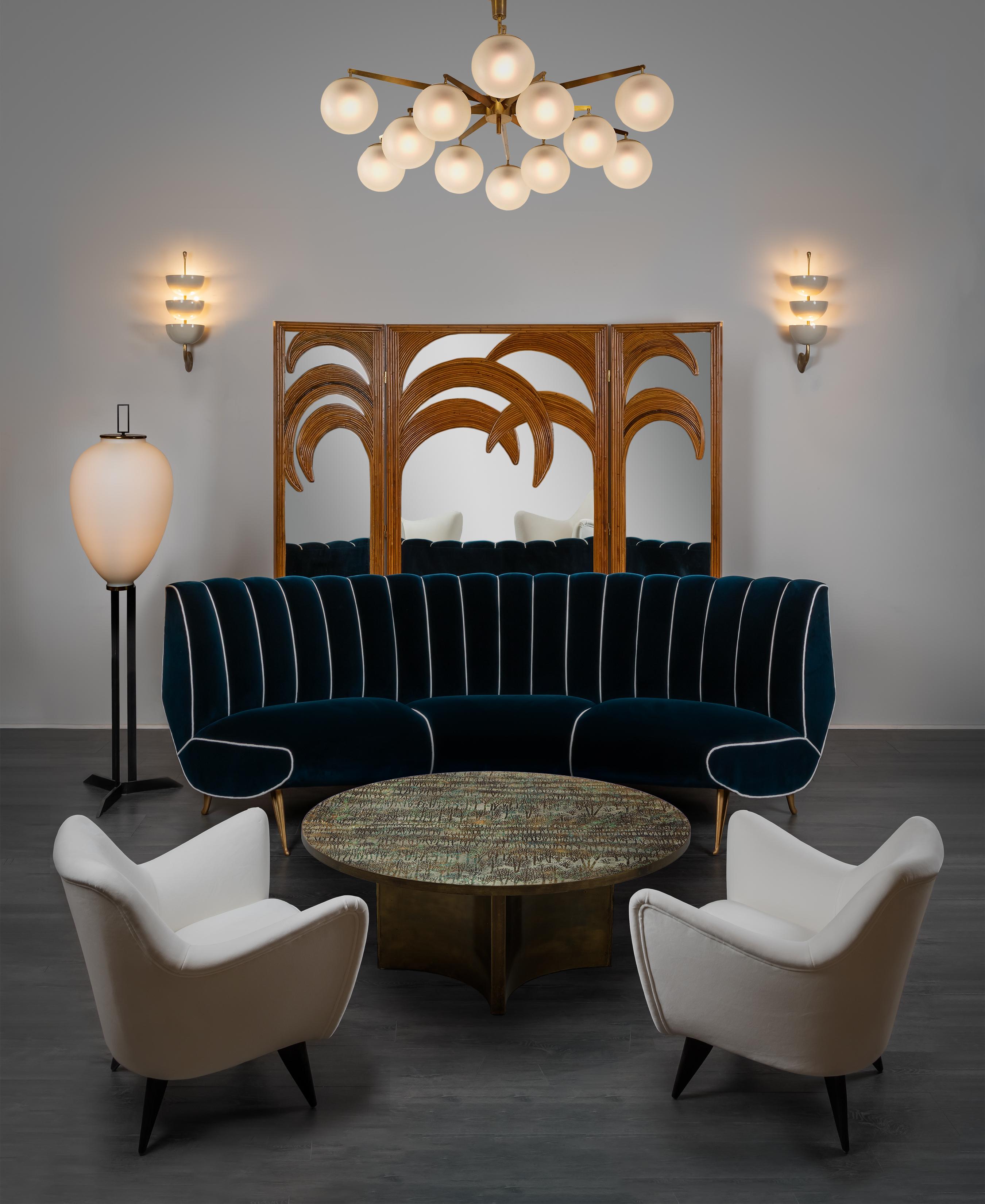 Giulia Veronesi for ISA Bergamo Rare Curved Channel Back Sofa in Navy Velvet (Canapé à dossier incurvé en velours marine) en vente 11