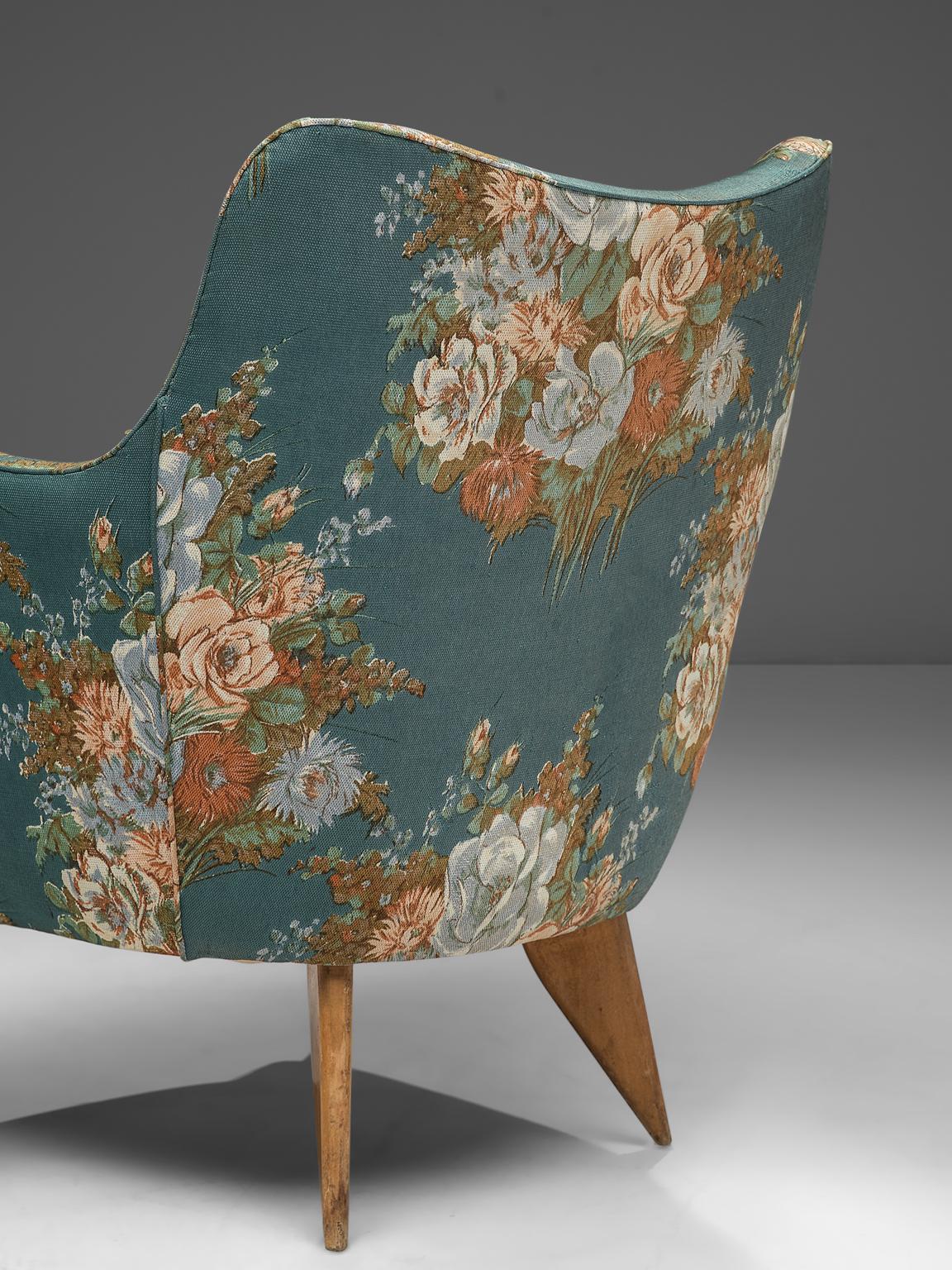 Giulia Veronesi Pair of 'Perla' Lounge Chairs in Original Floral Fabric In Good Condition In Waalwijk, NL