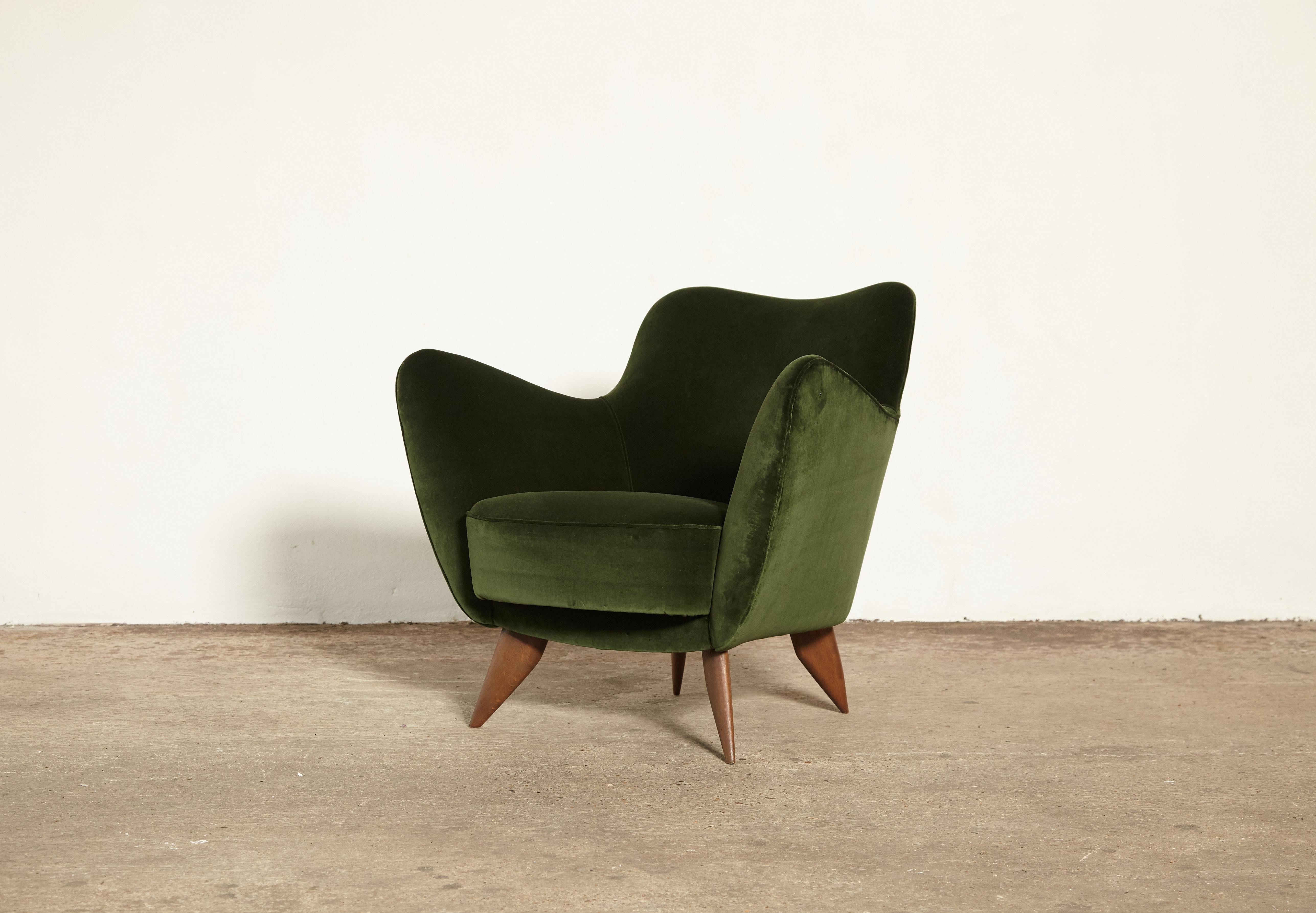 Giulia Veronesi Perla armchair, I.S.A. Bergamo, Italy, 1950s. Restored and reupholstered with emerald green velvet.