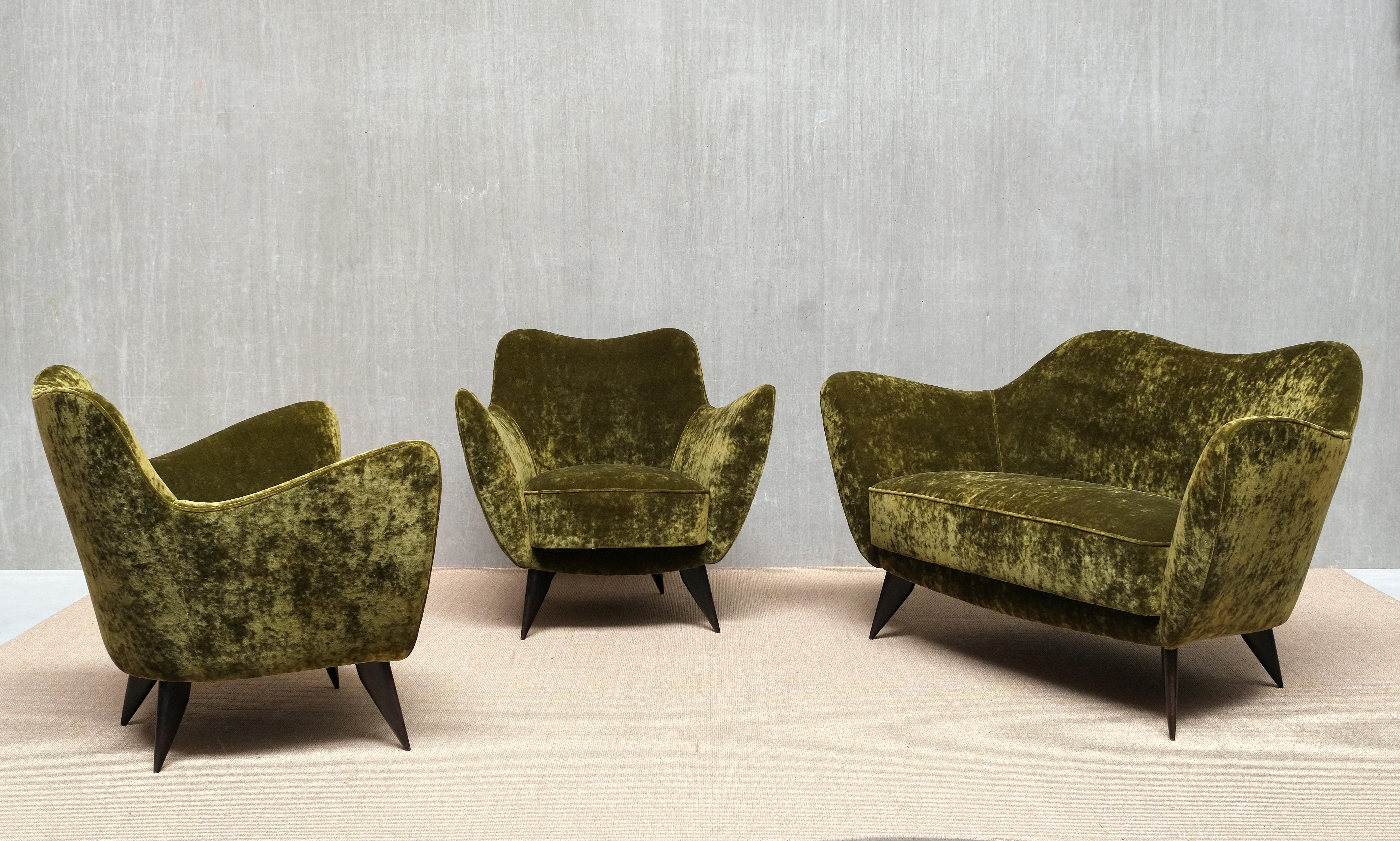 Causeuse 'Perla' en velours Dedar vert olive de Giulia Veronesi, ISA Bergamo, années 1950 en vente 7