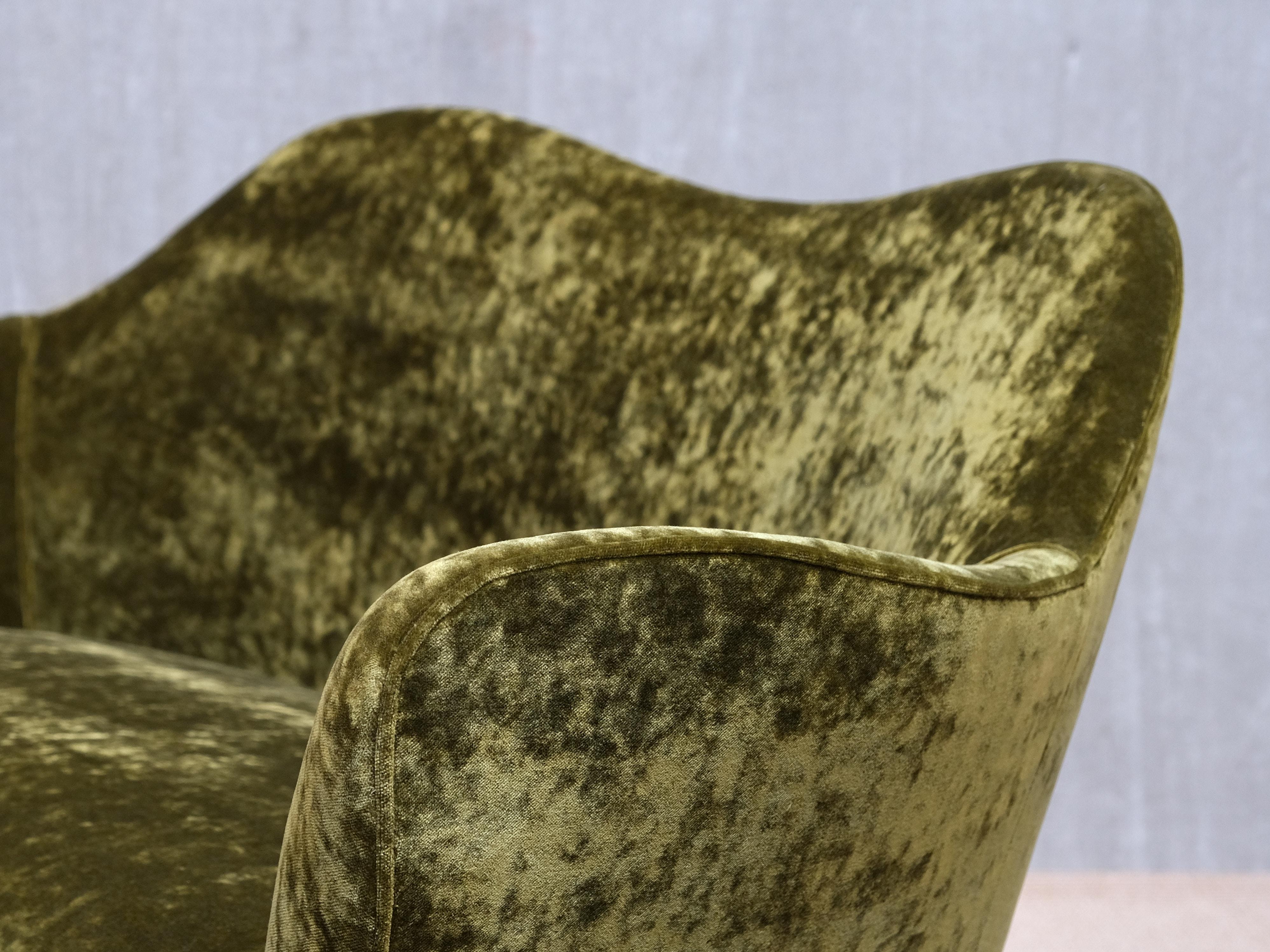 Tissu Causeuse 'Perla' en velours Dedar vert olive de Giulia Veronesi, ISA Bergamo, années 1950 en vente