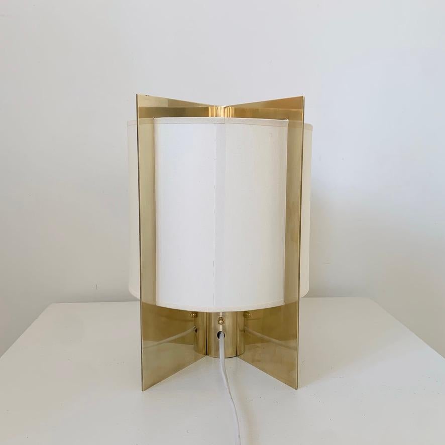 Giuliana Gramigna Pair of Elegant Brass Table Lamp, circa 1970, Italy. For Sale 5