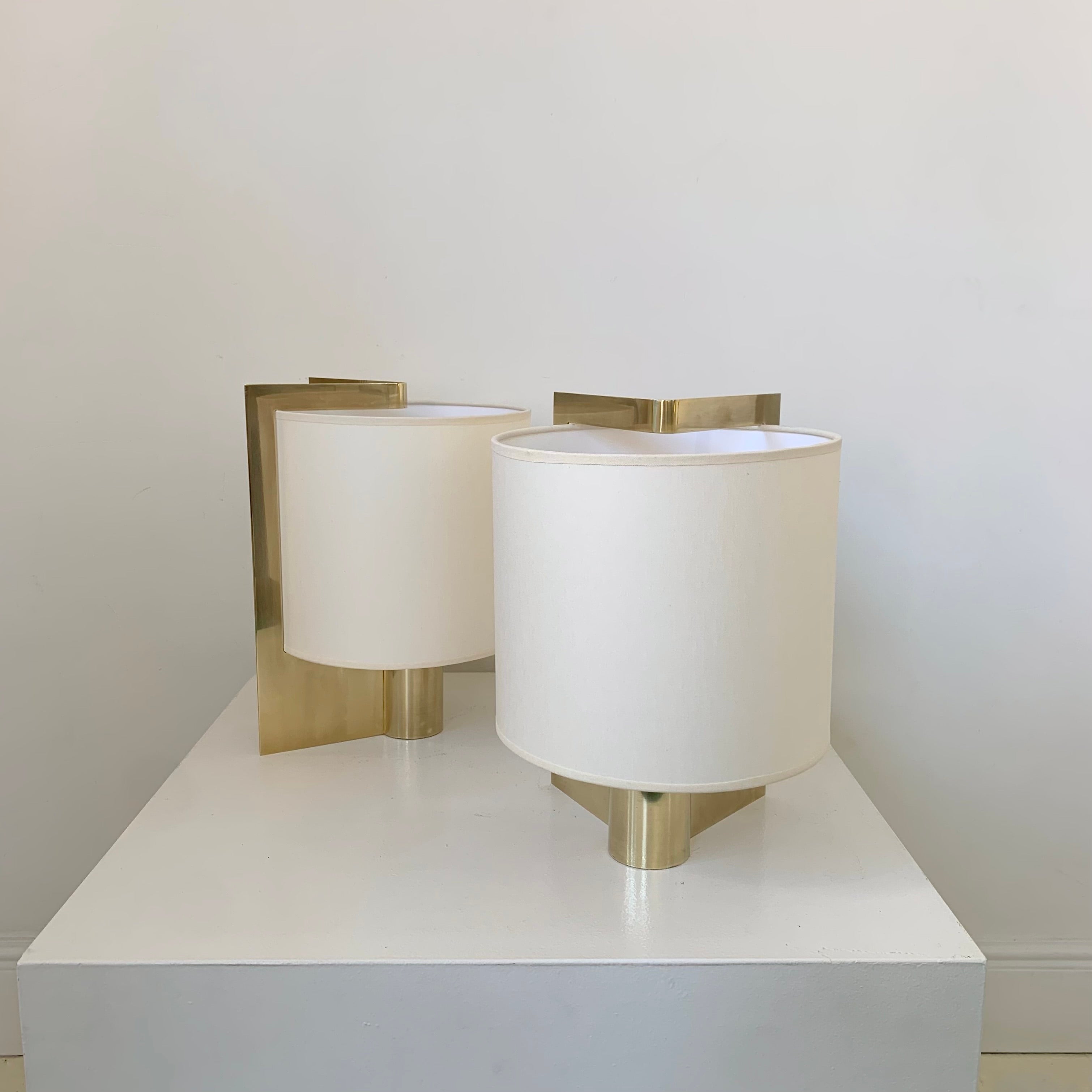 Nice Mid-century decorative pair of table lamps by Giuliana Gramigna, circa 1970, Italy.
Polished brass, new ivory fabric shades.
Rewired.
Dimensions: 28 cm H, 21 cm W, 20 cm D.
All purchases are covered by our Buyer Protection Guarantee.
This item