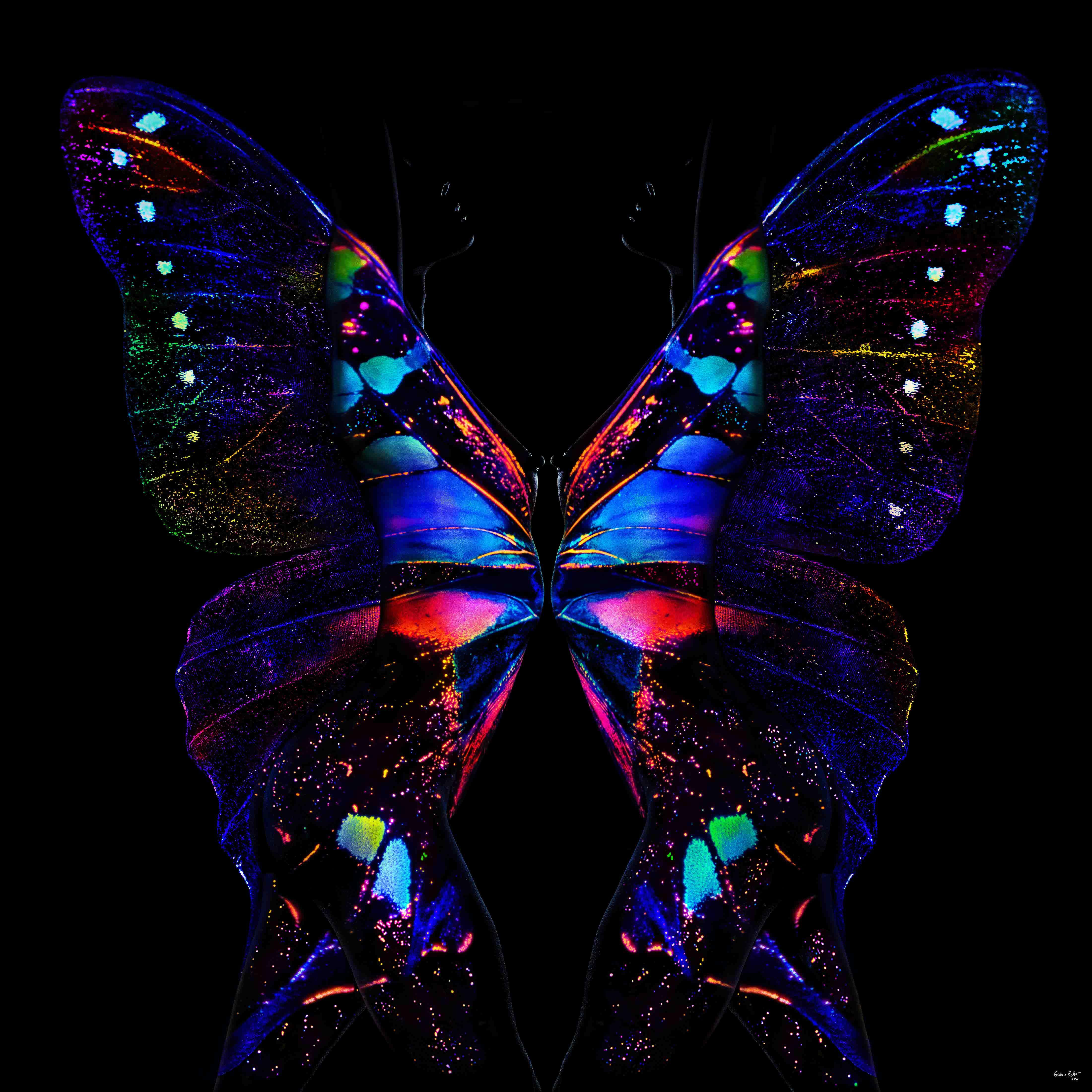 "Butterfly 24" LED Photography (FRAMED) 40" x 40" inch Ed. 2/8 by Giuliano Bekor

Title - B24
Edition 2 OF 8 
Year created 2018
Print size 40 x 40 Inches Trim Bleed 
Artwork finish size 42 x 42 Inches 

Medium:  
This artwork is printed on the