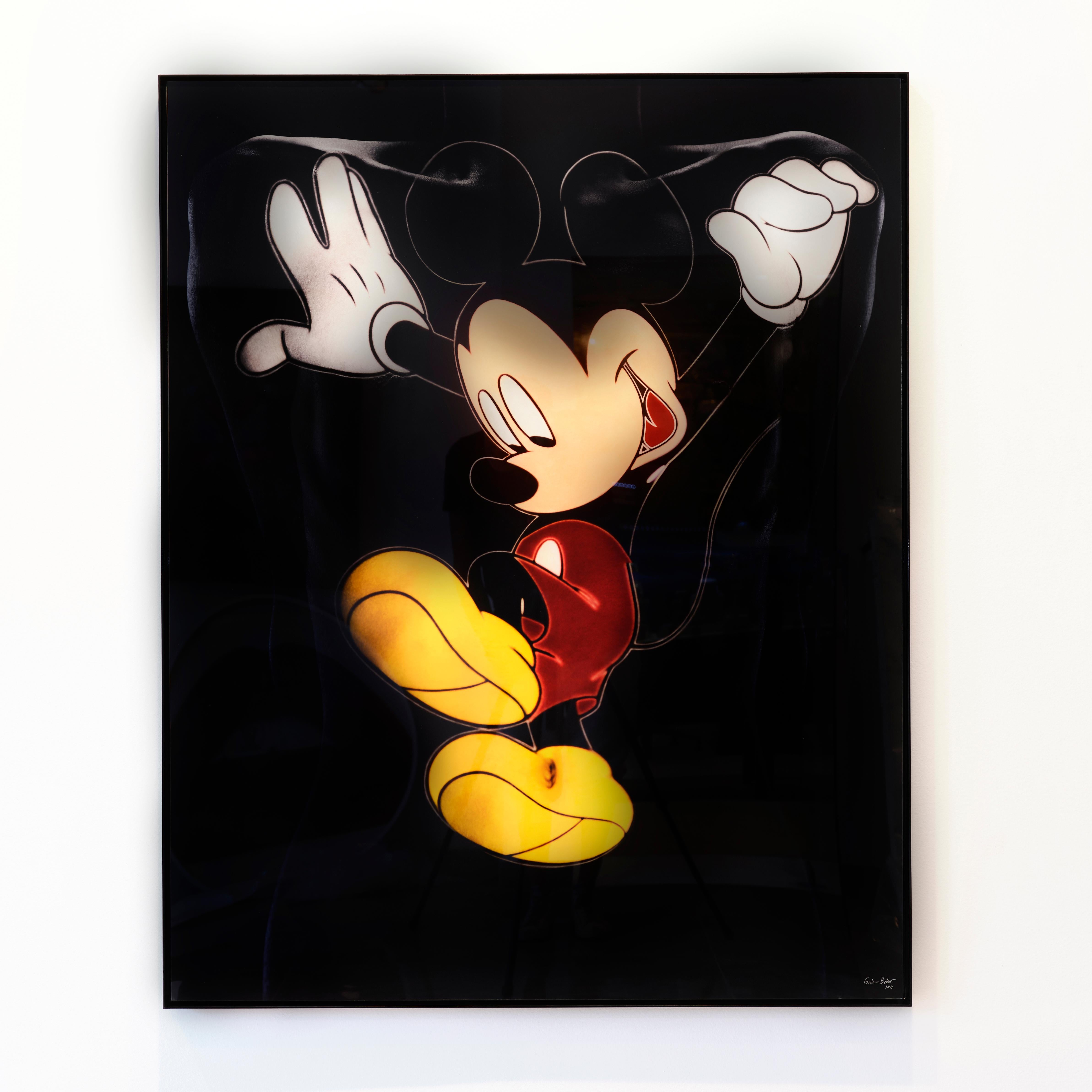„Minnie/Mickey MM4“ (FRAMED) Fotografie 50" x 40" in Ed. 1/8 von Giuliano Bekor

Dieses Kunstwerk wurde auf einem hochauflösenden Fujiflex Crystal Archive Silberhalogenidpapier gedruckt. Bedruckt mit einer Hochglanzoberfläche. Montiert auf einer