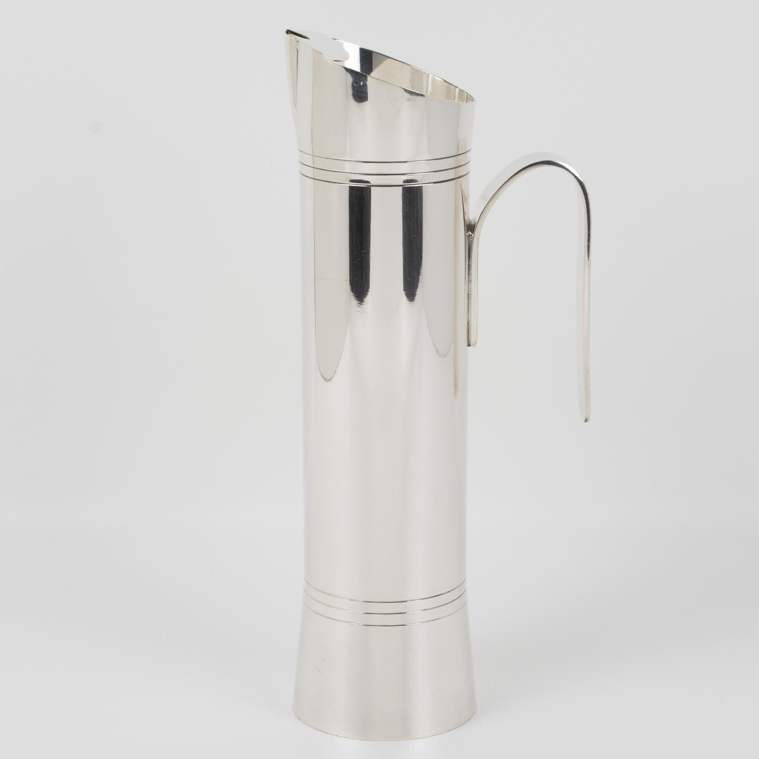 Italian silver master Giuliano Bossi designed this streamlined and minimalist barware accessory for Ibis, Milano in the 1980s. The sleek and modernist design boasts an extra-tall silver plate Martini pitcher or mixer jug with Art Deco-inspired
