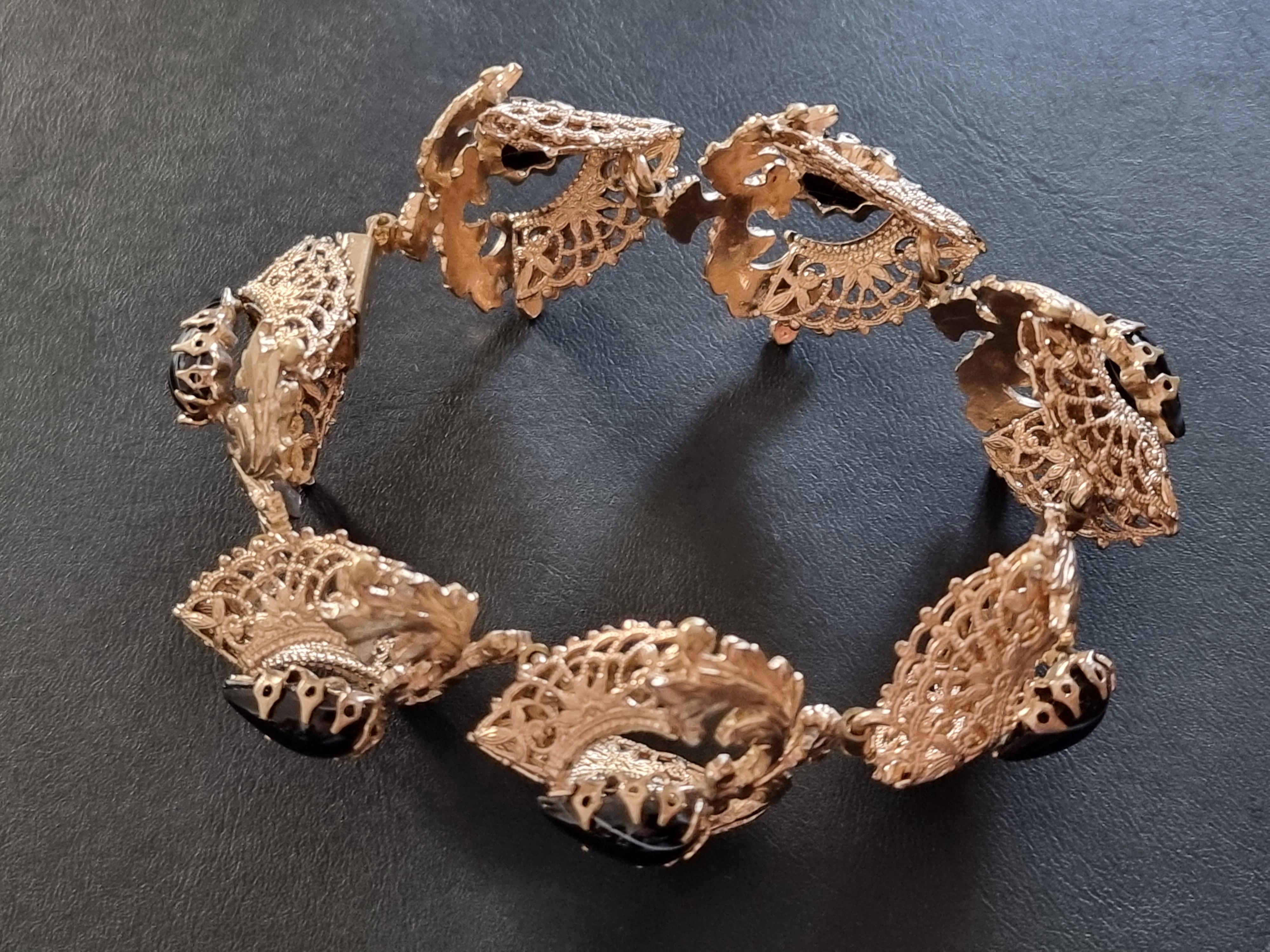 Magnificent old BRACELET,
vintage from the 50s,
signed GM - Giuliano FRATTI Milan,
famous designer worked for Dior and Chanel in the 50s,
extraordinary work,
width 3 cm, length 20 cm,
very good state.

Giuliano Fratti, Milan 1906 - 1992, was based