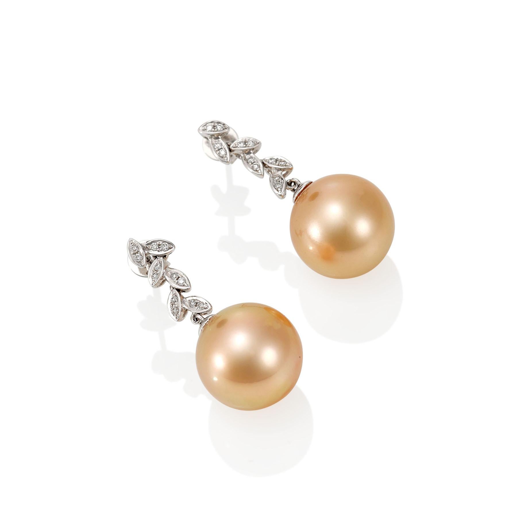 Contemporary Giulians 18k 13.9mm Golden South Sea Pearl and Diamond Drop Earrings For Sale