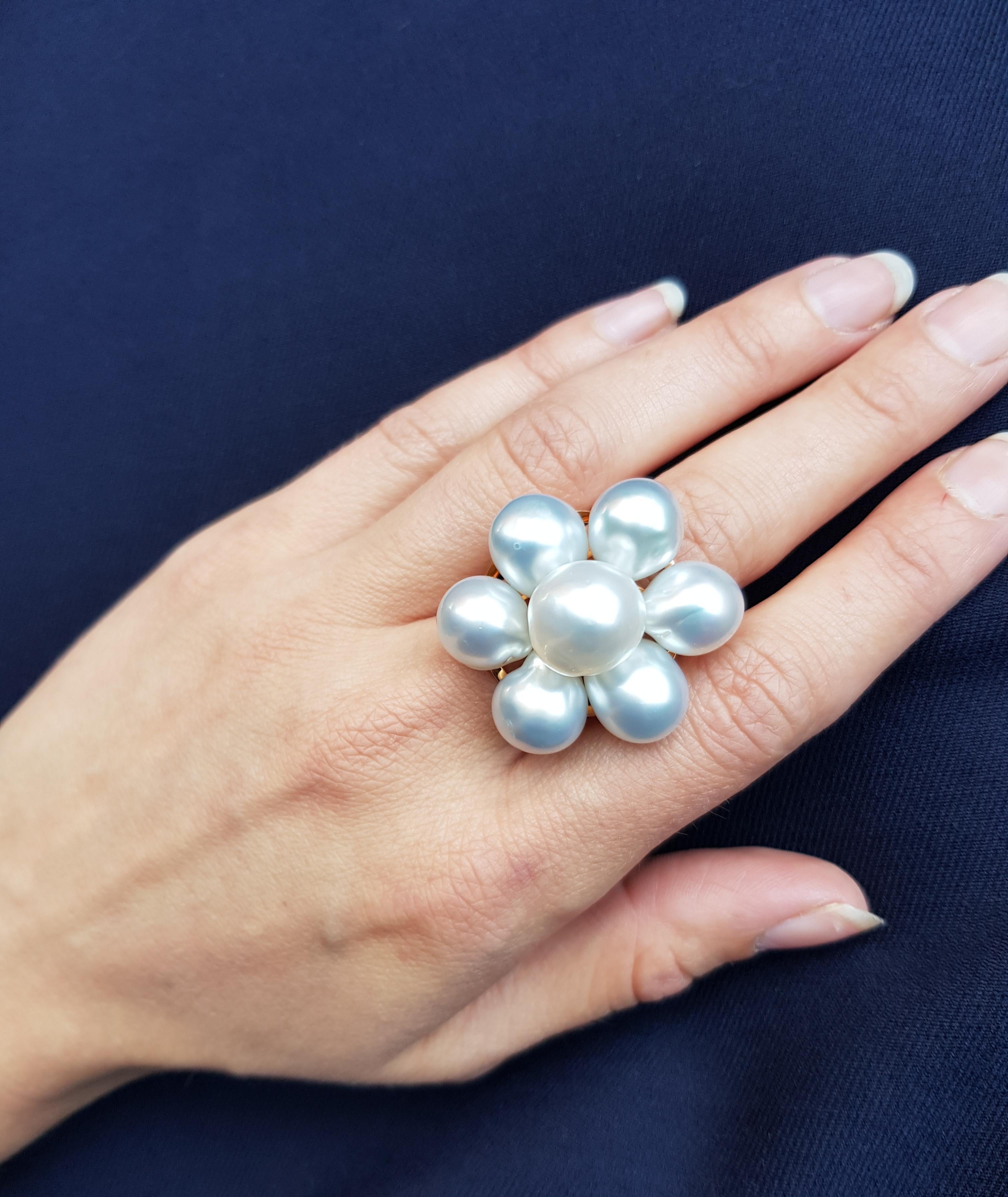 Giulians 18k 7 Baroque South Sea Pearl Cocktail Ring In New Condition For Sale In Sydney, NSW