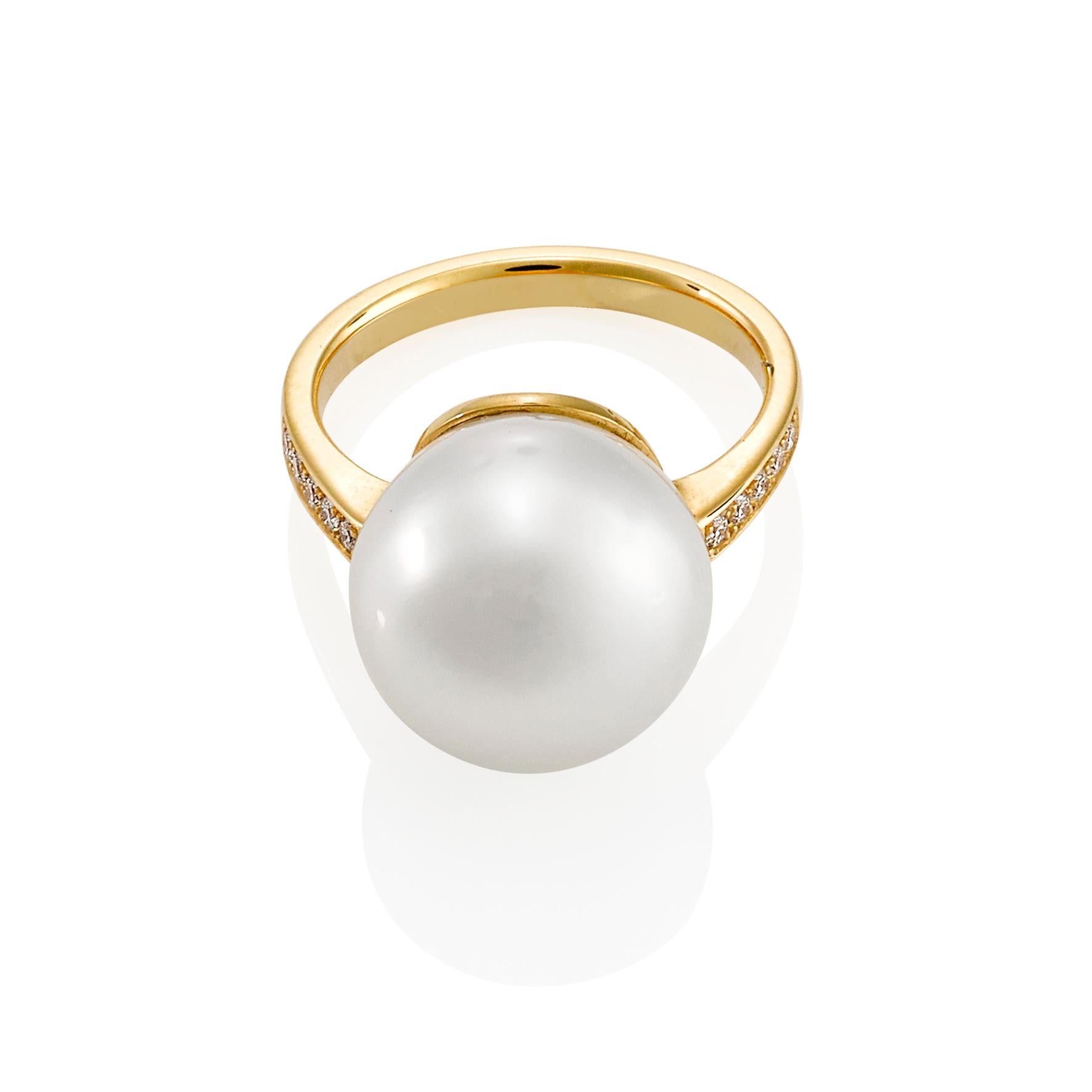 Giulians Contemporary 18 Karat Australian South Sea Pearl Ring For Sale 1