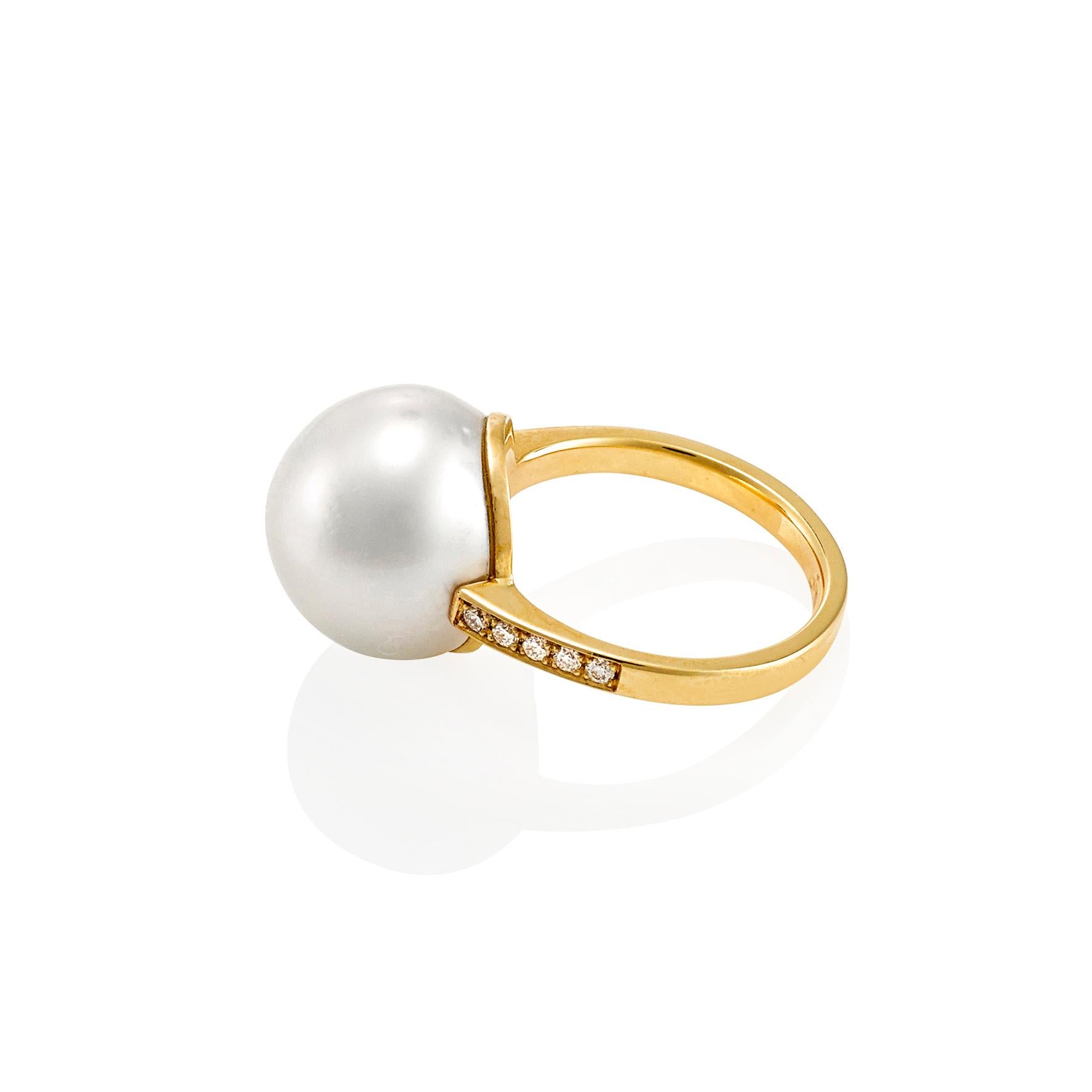 Giulians Contemporary 18 Karat Australian South Sea Pearl Ring For Sale 3